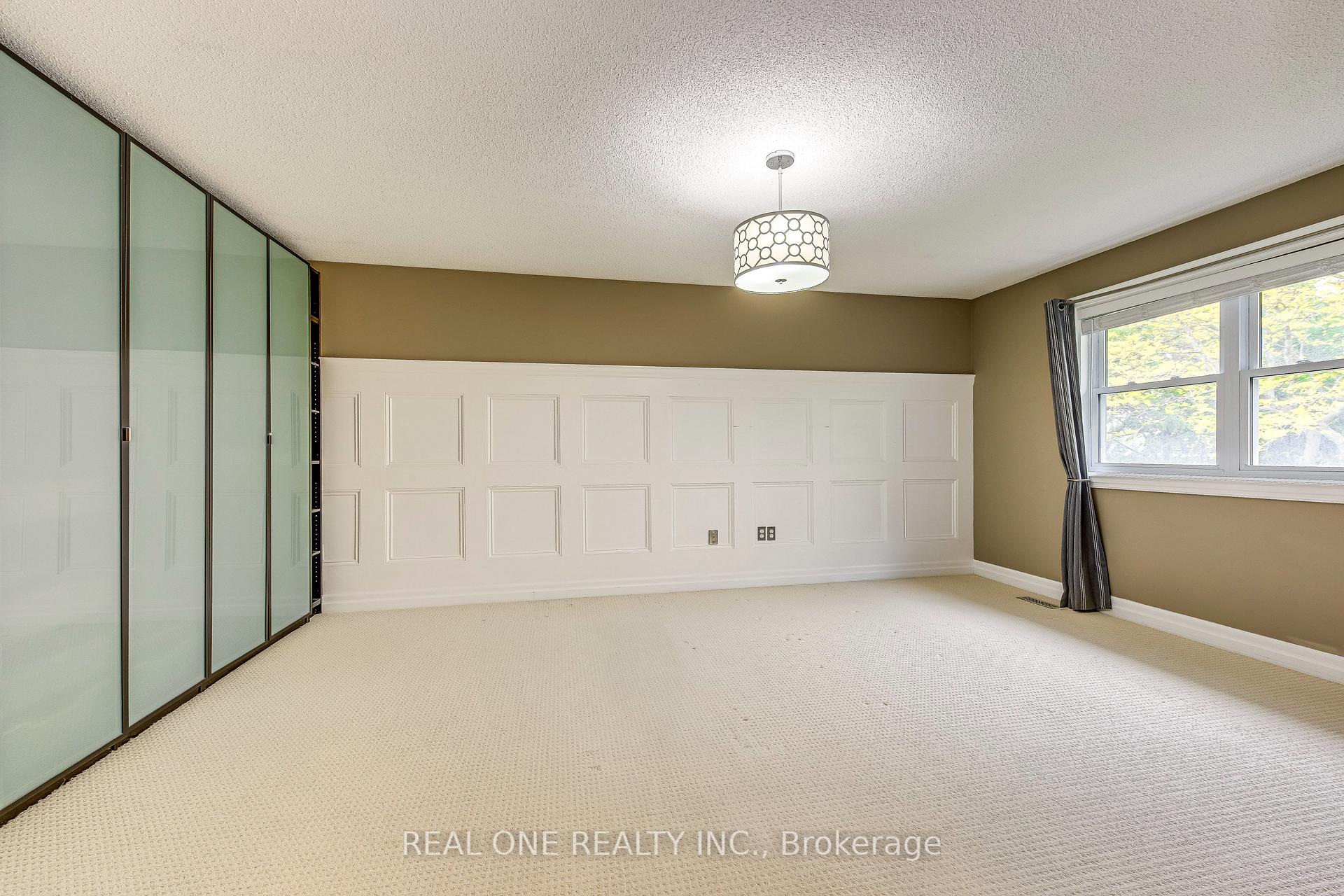 Photo 20 of 1236 Woodview Drive, Oakville, Glen Abbey — HOMEH