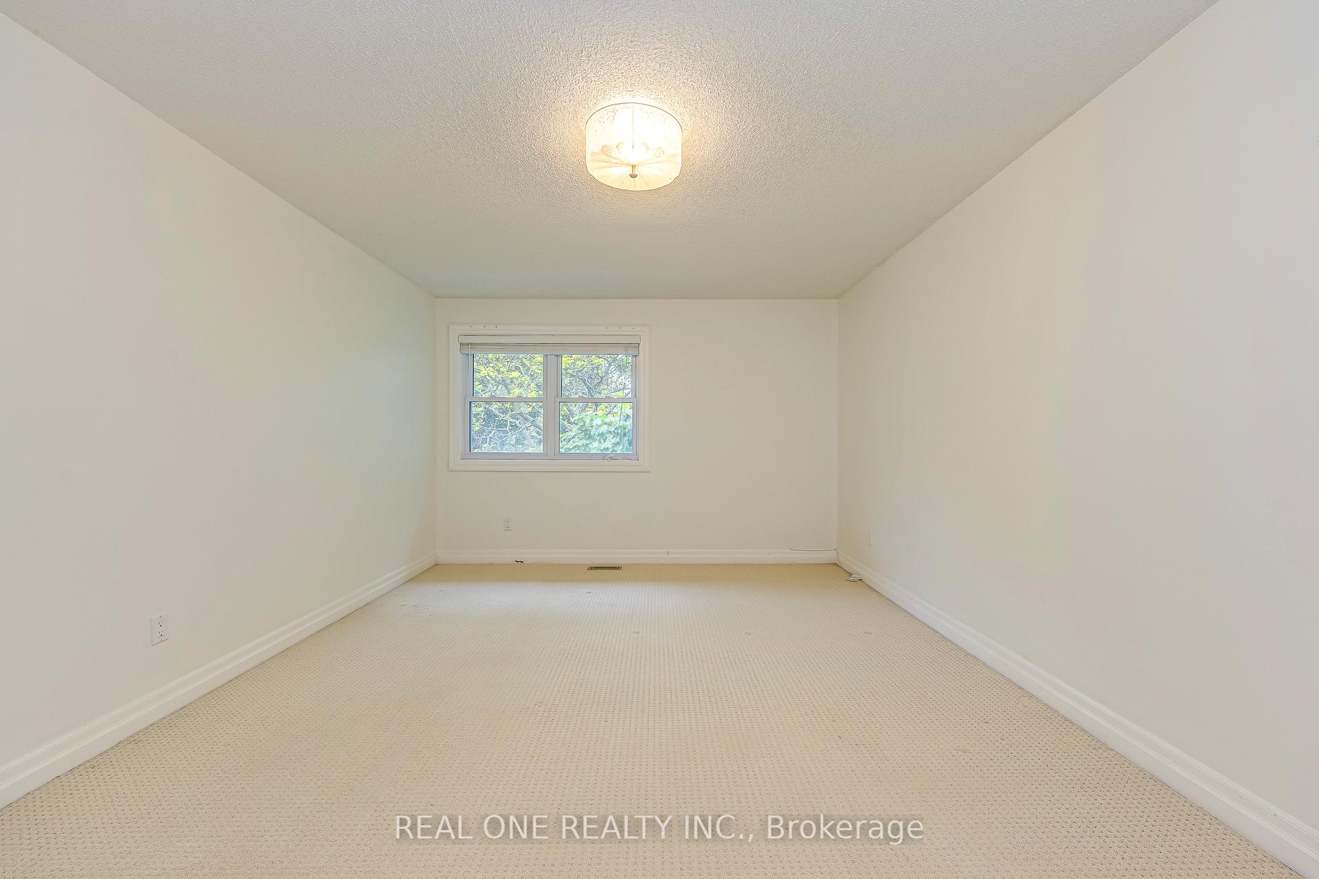 Photo 24 of 1236 Woodview Drive, Oakville, Glen Abbey — HOMEH