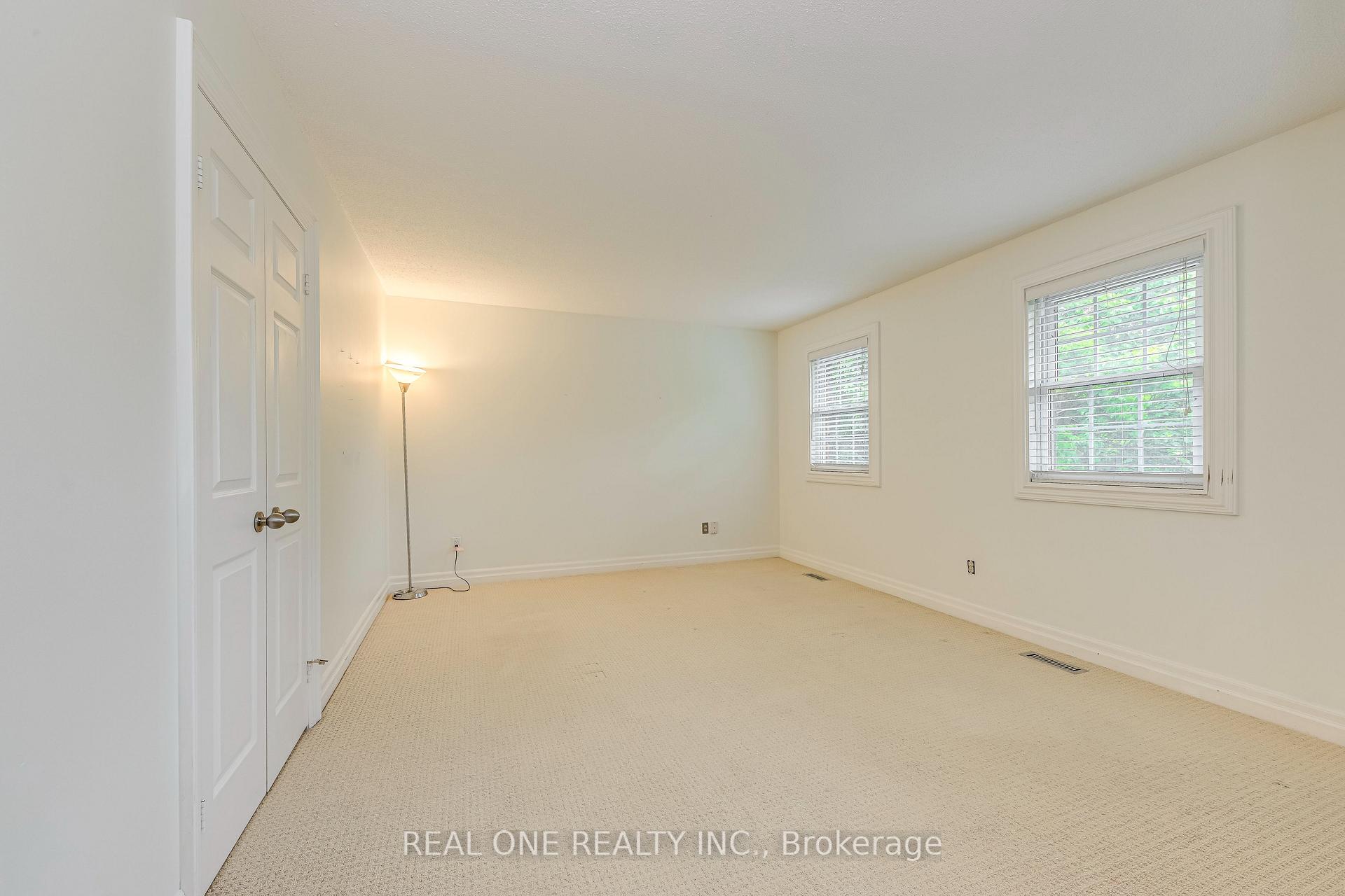 Photo 25 of 1236 Woodview Drive, Oakville, Glen Abbey — HOMEH