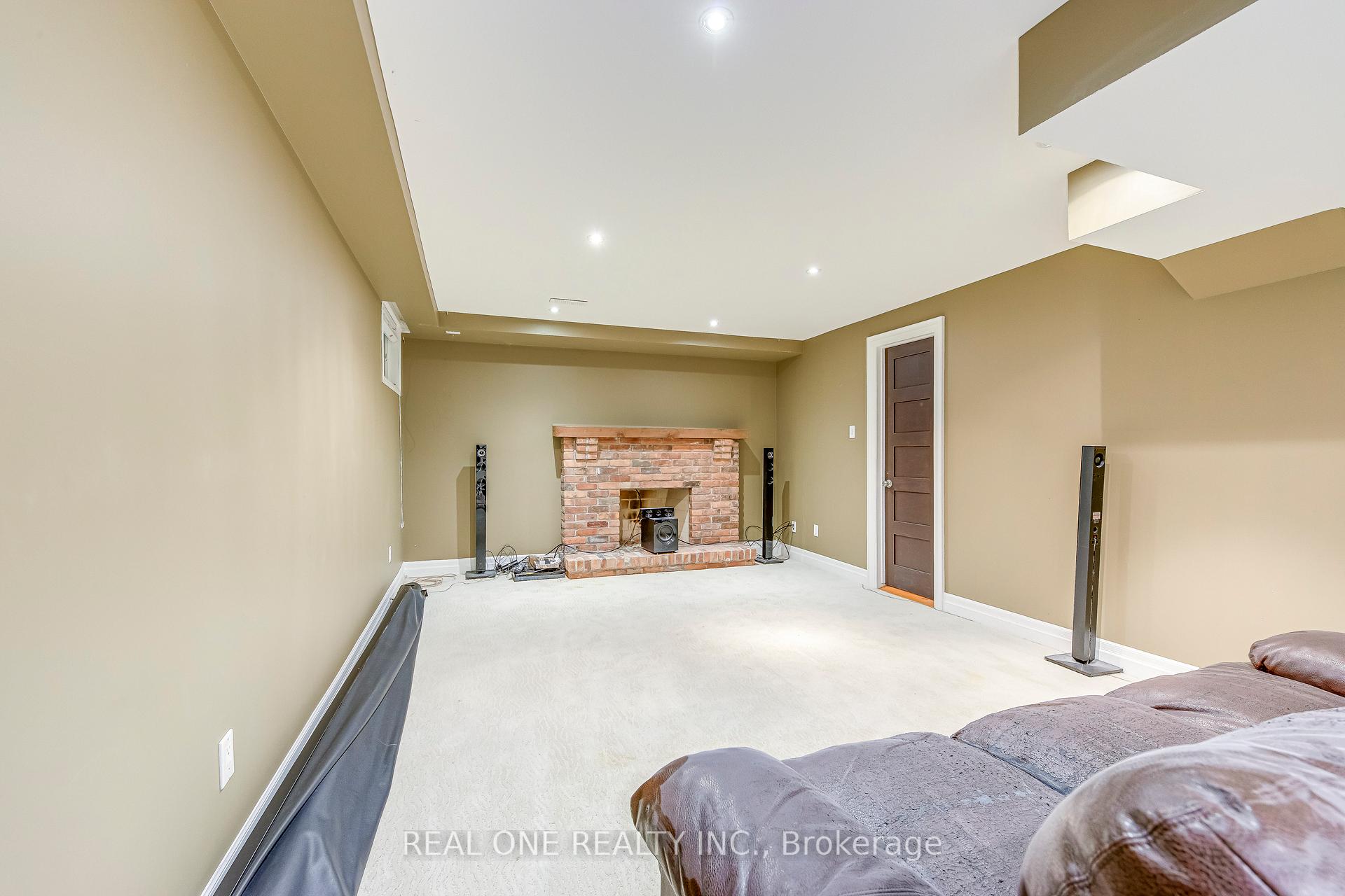 Photo 31 of 1236 Woodview Drive, Oakville, Glen Abbey — HOMEH