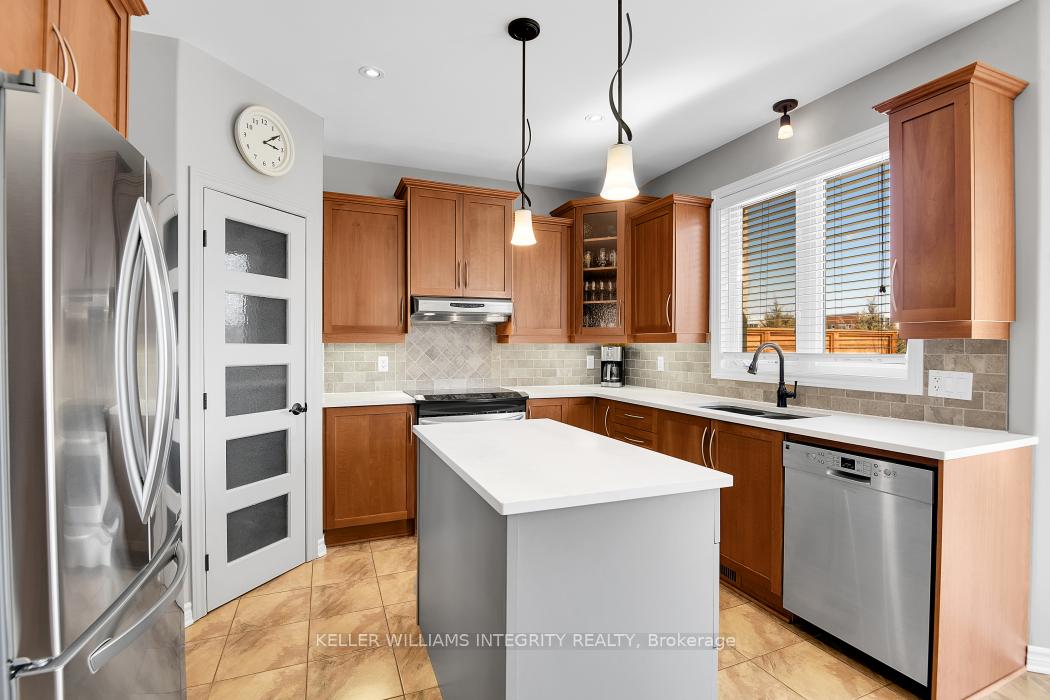 Photo 10 of 711 Vermillion Drive, Ottawa, Riverside South/Gloucester Glen — HOMEH