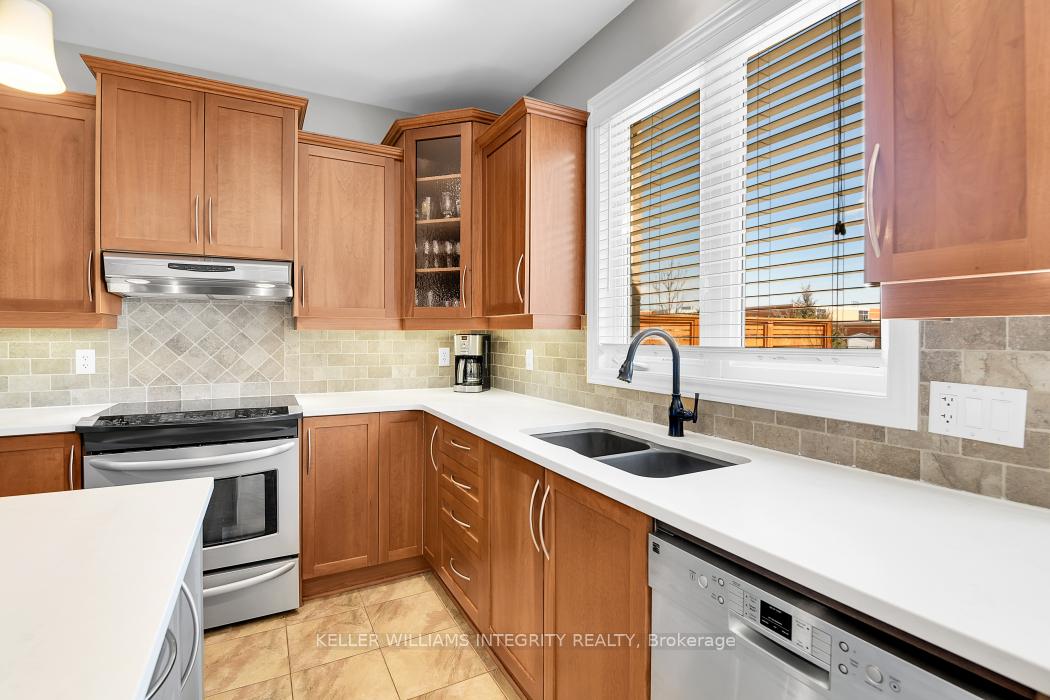 Photo 11 of 711 Vermillion Drive, Ottawa, Riverside South/Gloucester Glen — HOMEH