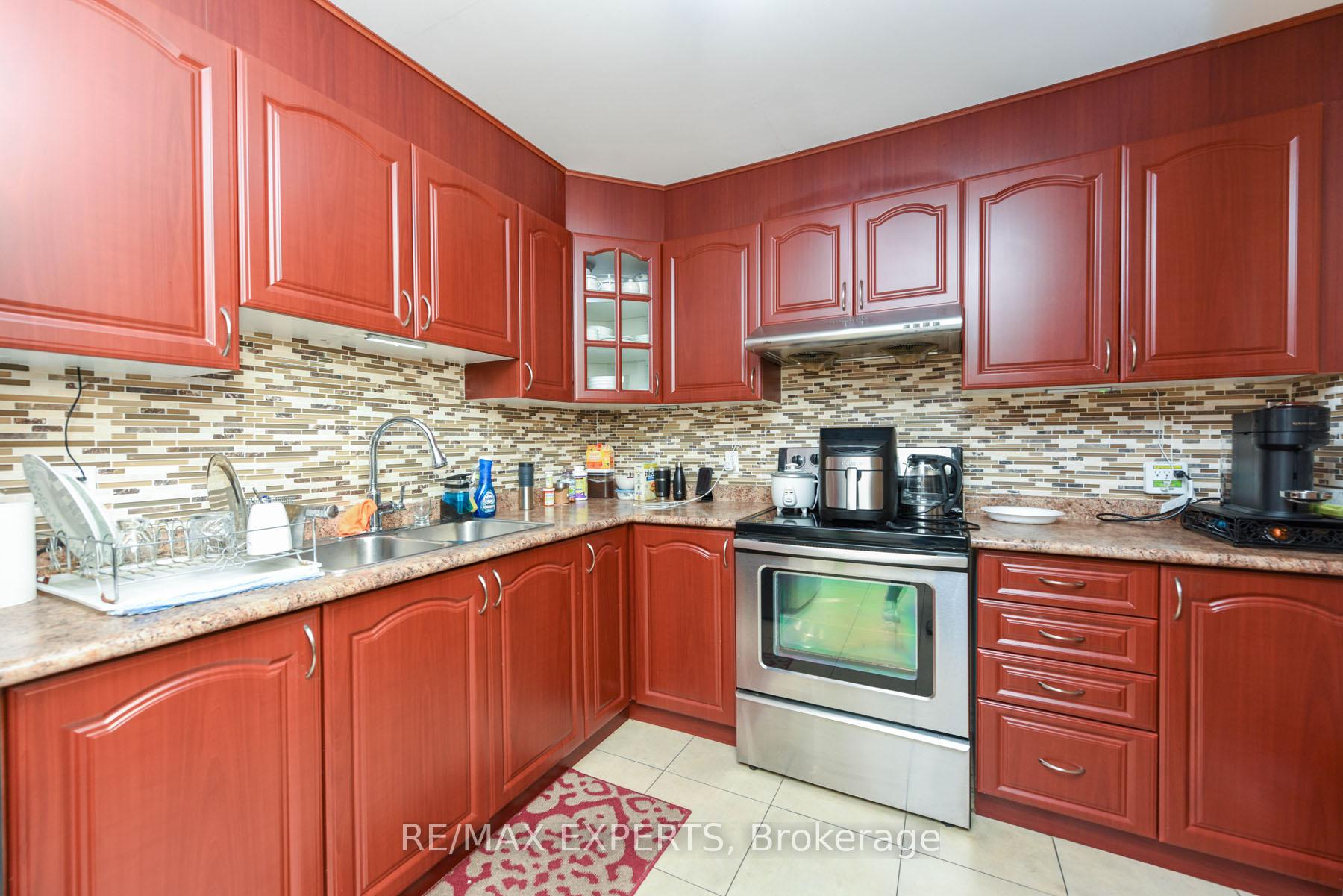 Photo 4 of Unit 24, 9 Kendleton Drive, Etobicoke, Mount Olive-Silverstone-Jamestown — HOMEH