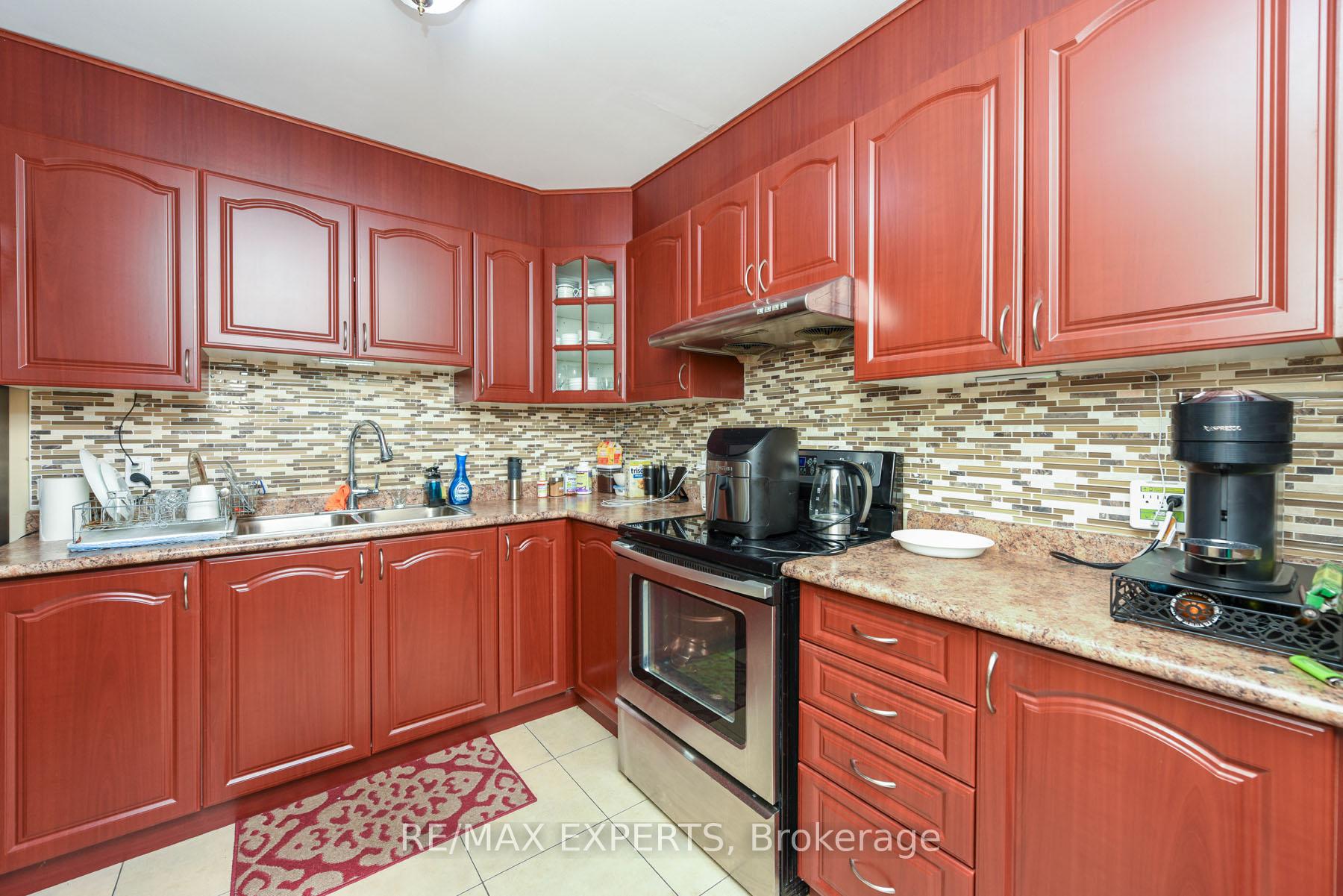 Photo 5 of Unit 24, 9 Kendleton Drive, Etobicoke, Mount Olive-Silverstone-Jamestown — HOMEH