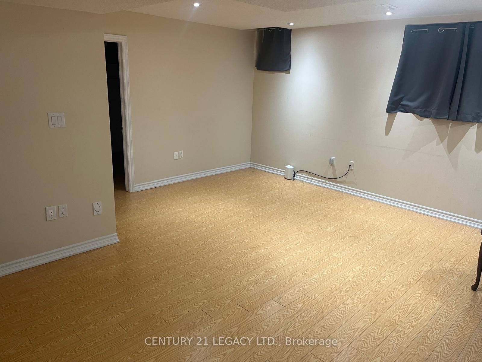 Photo 7 of 52 Vanwood Crescent, Brampton, Vales of Castlemore — HOMEH