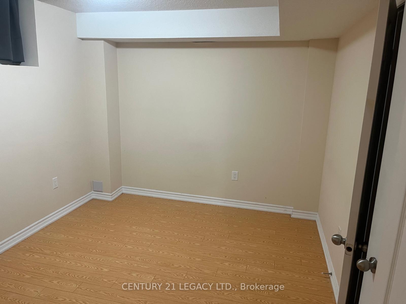 Photo 9 of 52 Vanwood Crescent, Brampton, Vales of Castlemore — HOMEH