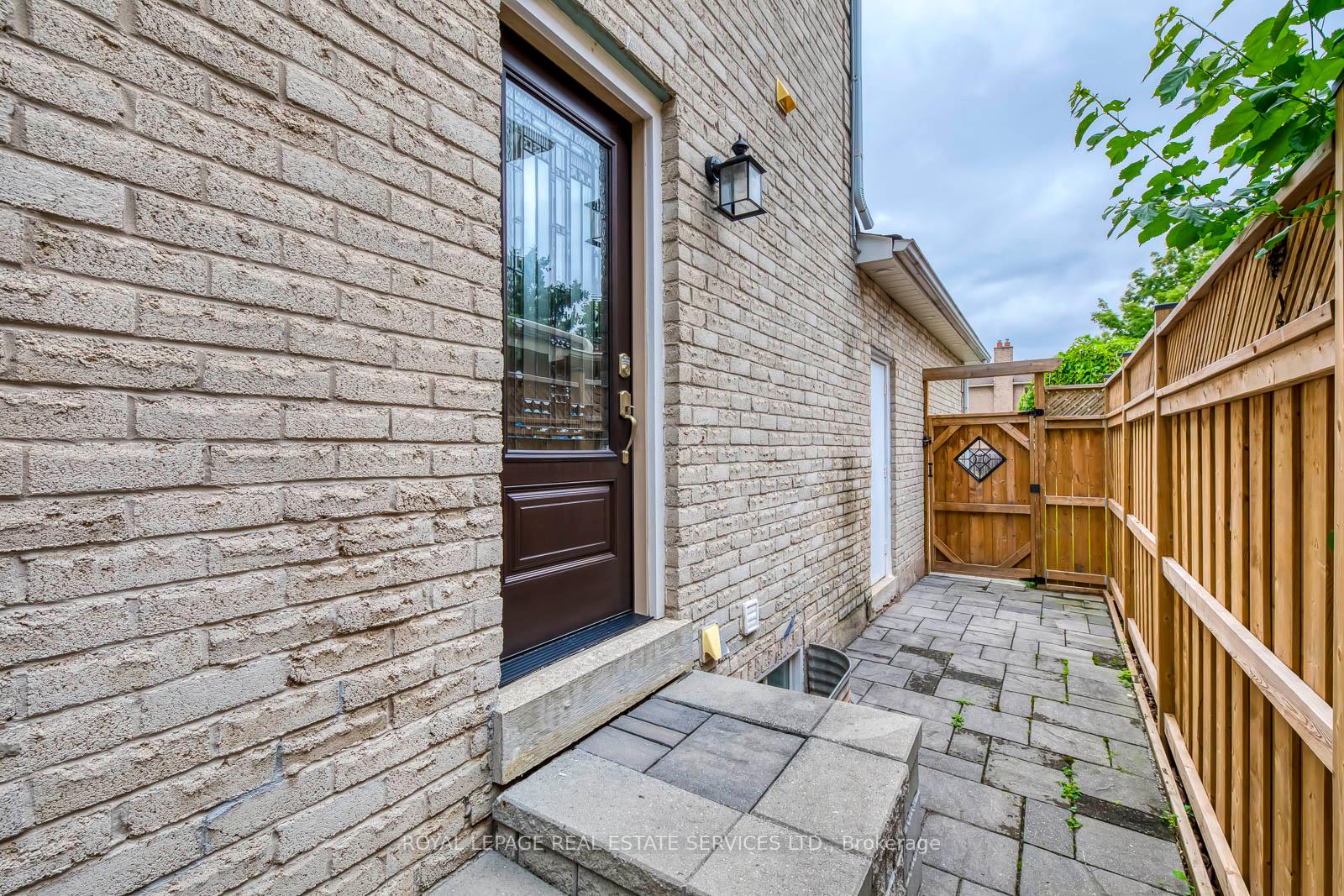 Photo 3 of 259 Martindale Avenue, Oakville, College Park — HOMEH