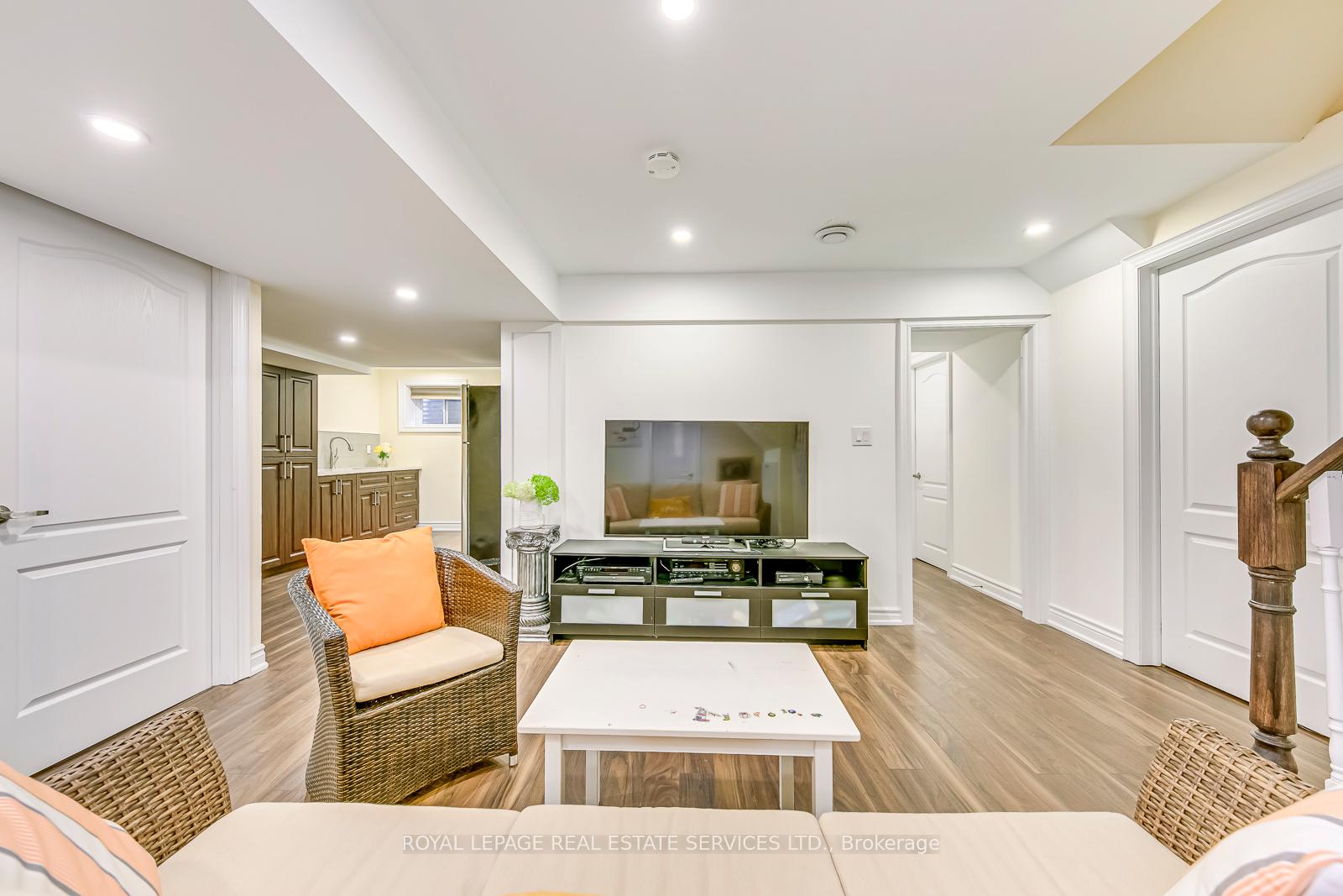 Photo 8 of 259 Martindale Avenue, Oakville, College Park — HOMEH