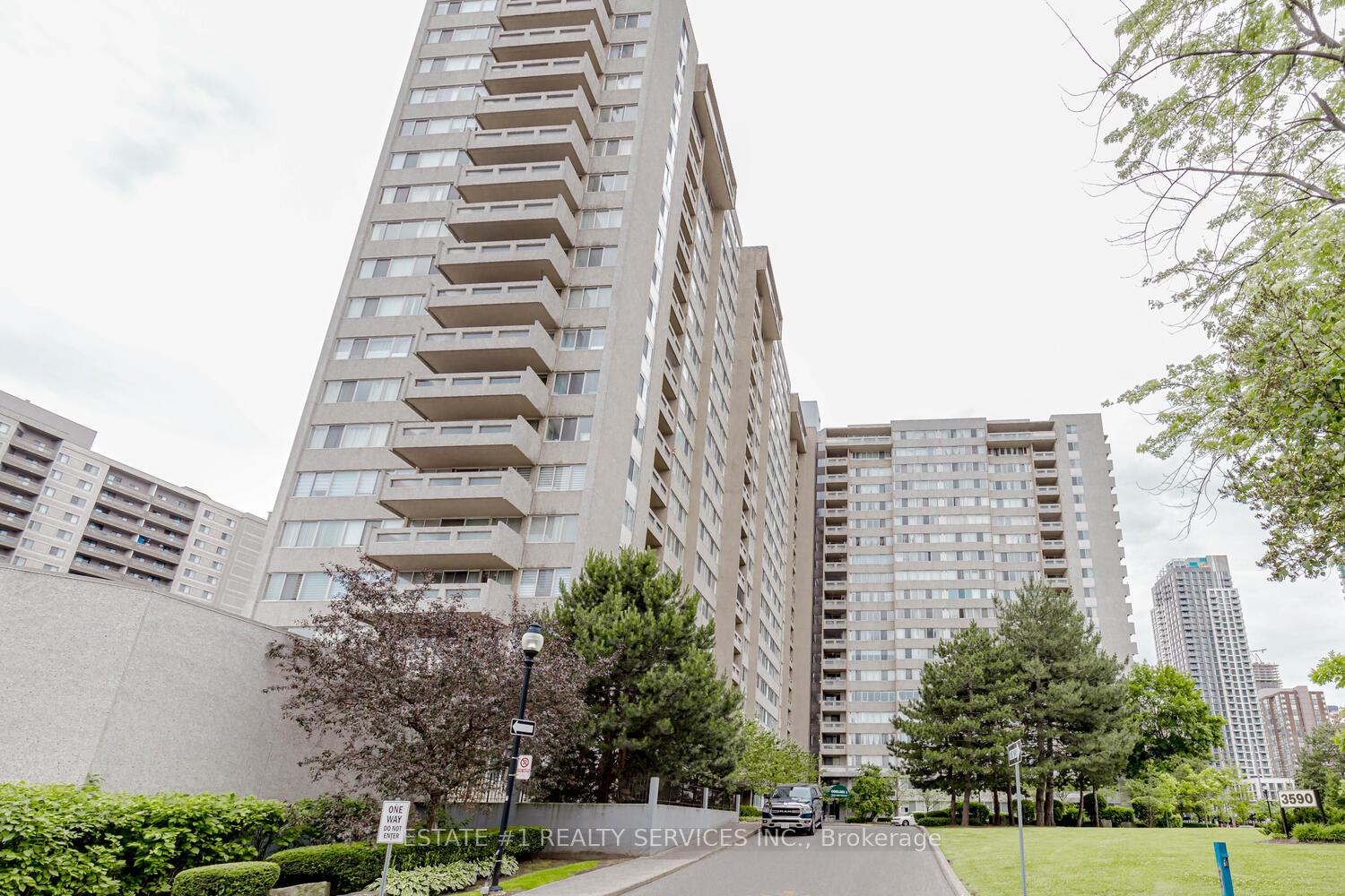 Photo 1 of Unit 802, 3590 Kaneff Crescent, Mississauga, Mississauga Valleys — HOMEH