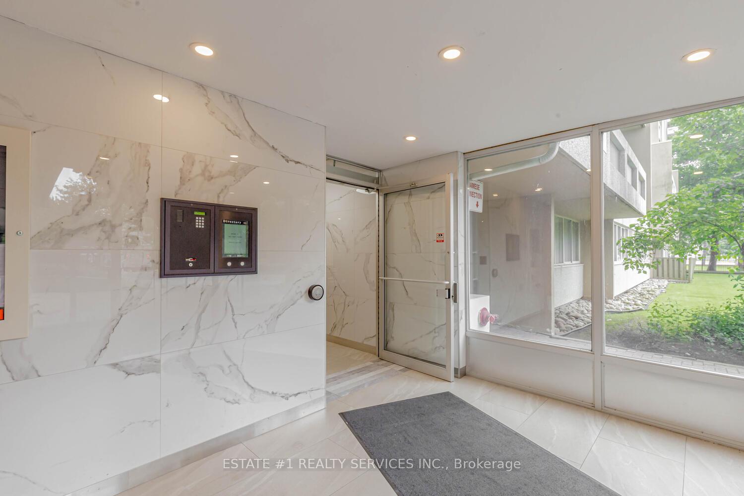 Photo 3 of Unit 802, 3590 Kaneff Crescent, Mississauga, Mississauga Valleys — HOMEH
