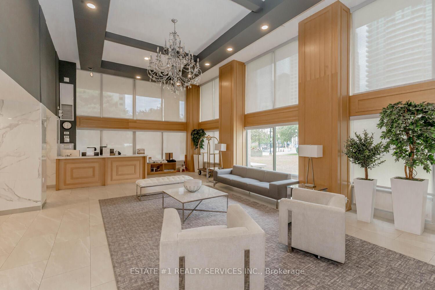 Photo 5 of Unit 802, 3590 Kaneff Crescent, Mississauga, Mississauga Valleys — HOMEH