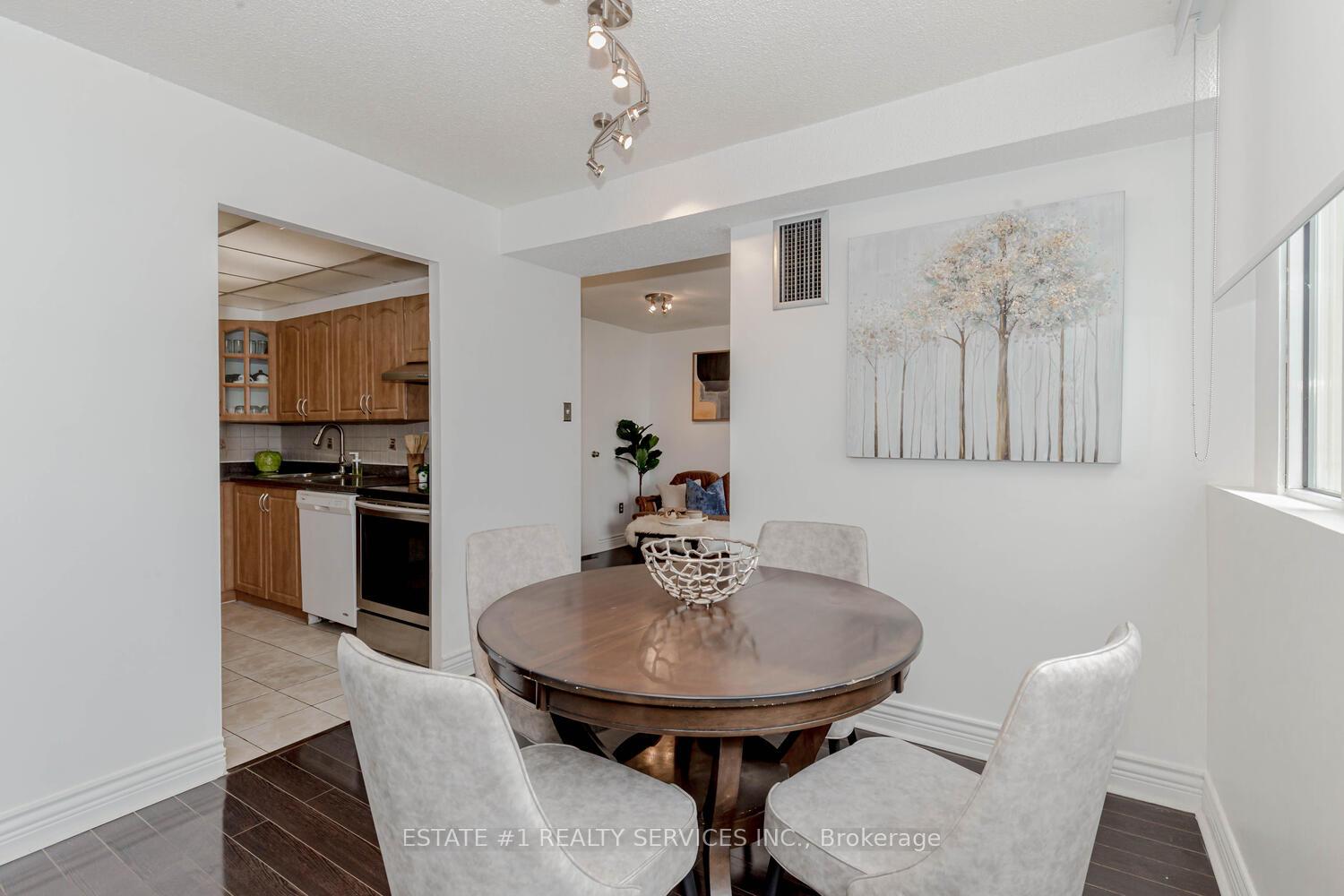 Photo 17 of Unit 802, 3590 Kaneff Crescent, Mississauga, Mississauga Valleys — HOMEH