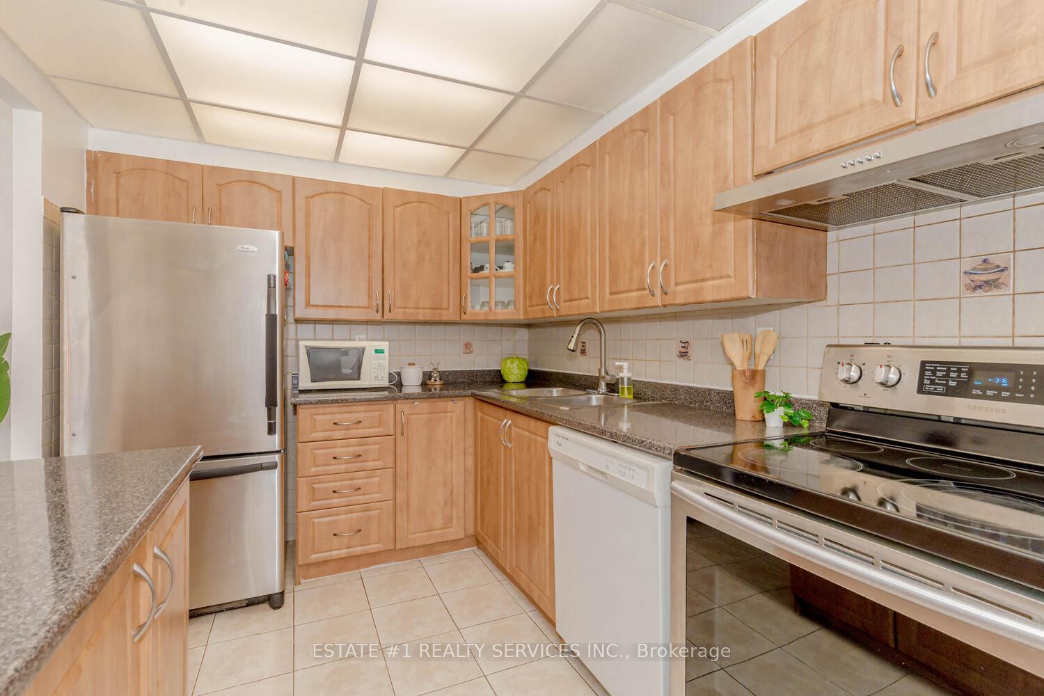 Photo 18 of Unit 802, 3590 Kaneff Crescent, Mississauga, Mississauga Valleys — HOMEH