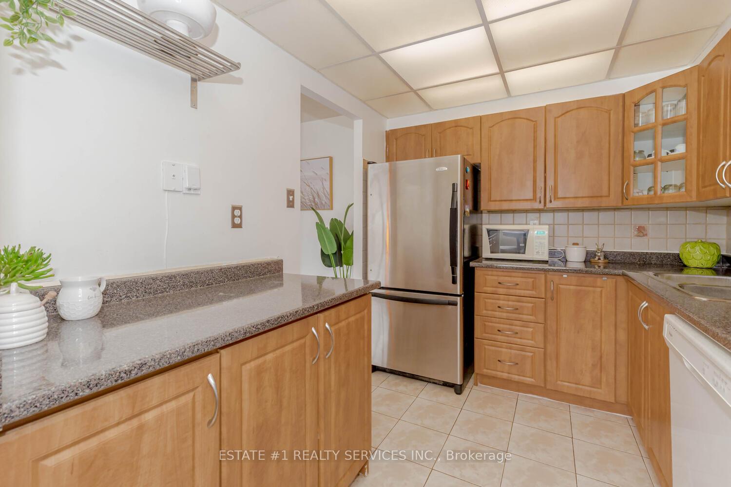 Photo 20 of Unit 802, 3590 Kaneff Crescent, Mississauga, Mississauga Valleys — HOMEH