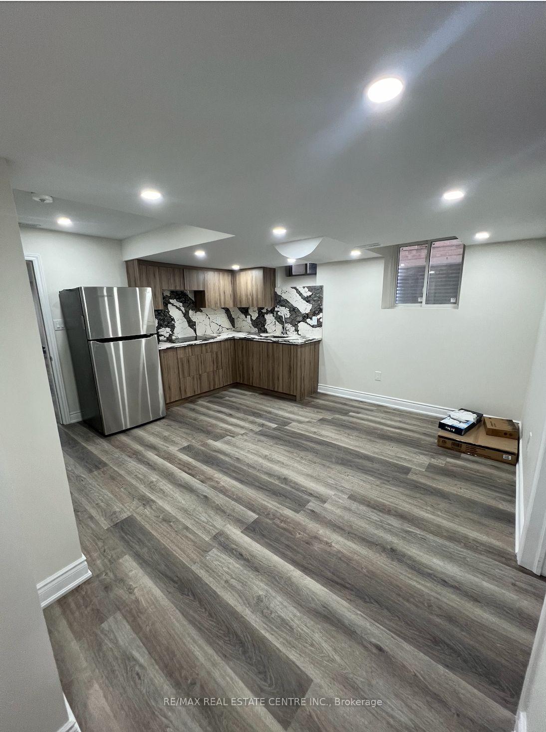 Photo 3 of Unit Unit A, 54 Mediterranean Crescent, Brampton, Bram West — HOMEH