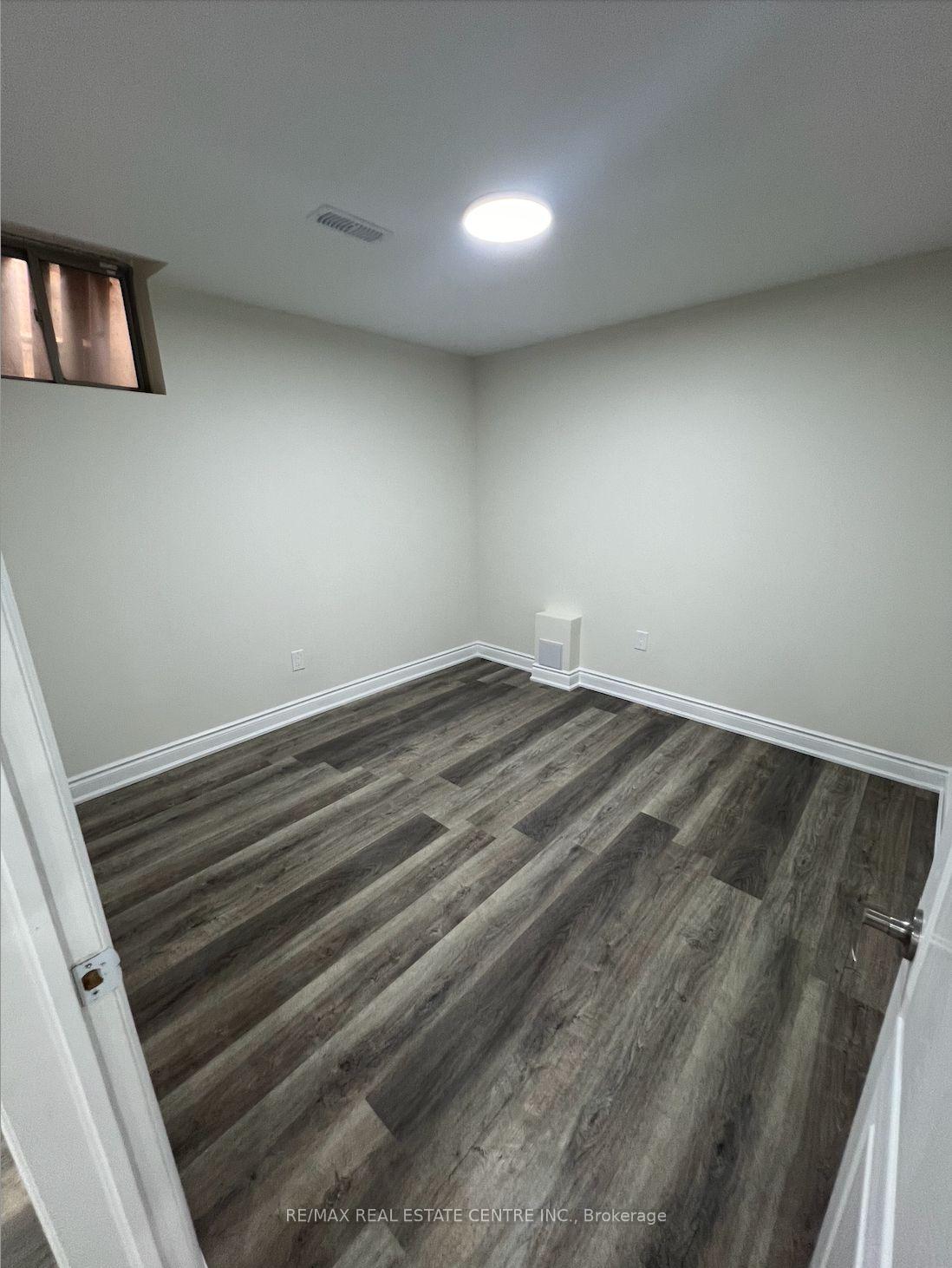 Photo 5 of Unit Unit A, 54 Mediterranean Crescent, Brampton, Bram West — HOMEH