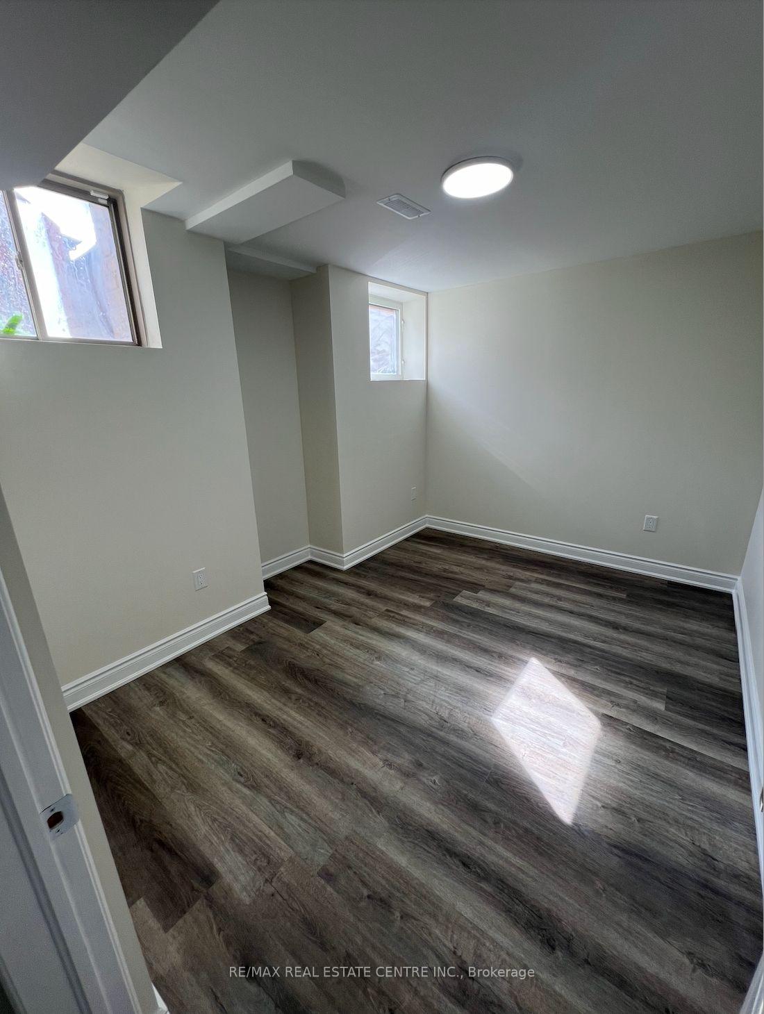 Photo 4 of Unit Unit A, 54 Mediterranean Crescent, Brampton, Bram West — HOMEH