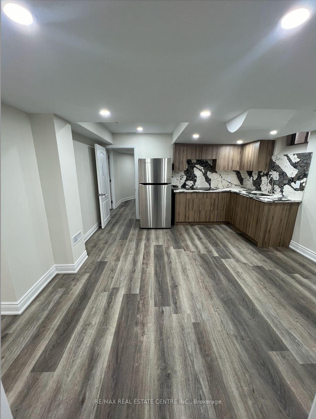 Photo 6 of Unit Unit A, 54 Mediterranean Crescent, Brampton, Bram West — HOMEH
