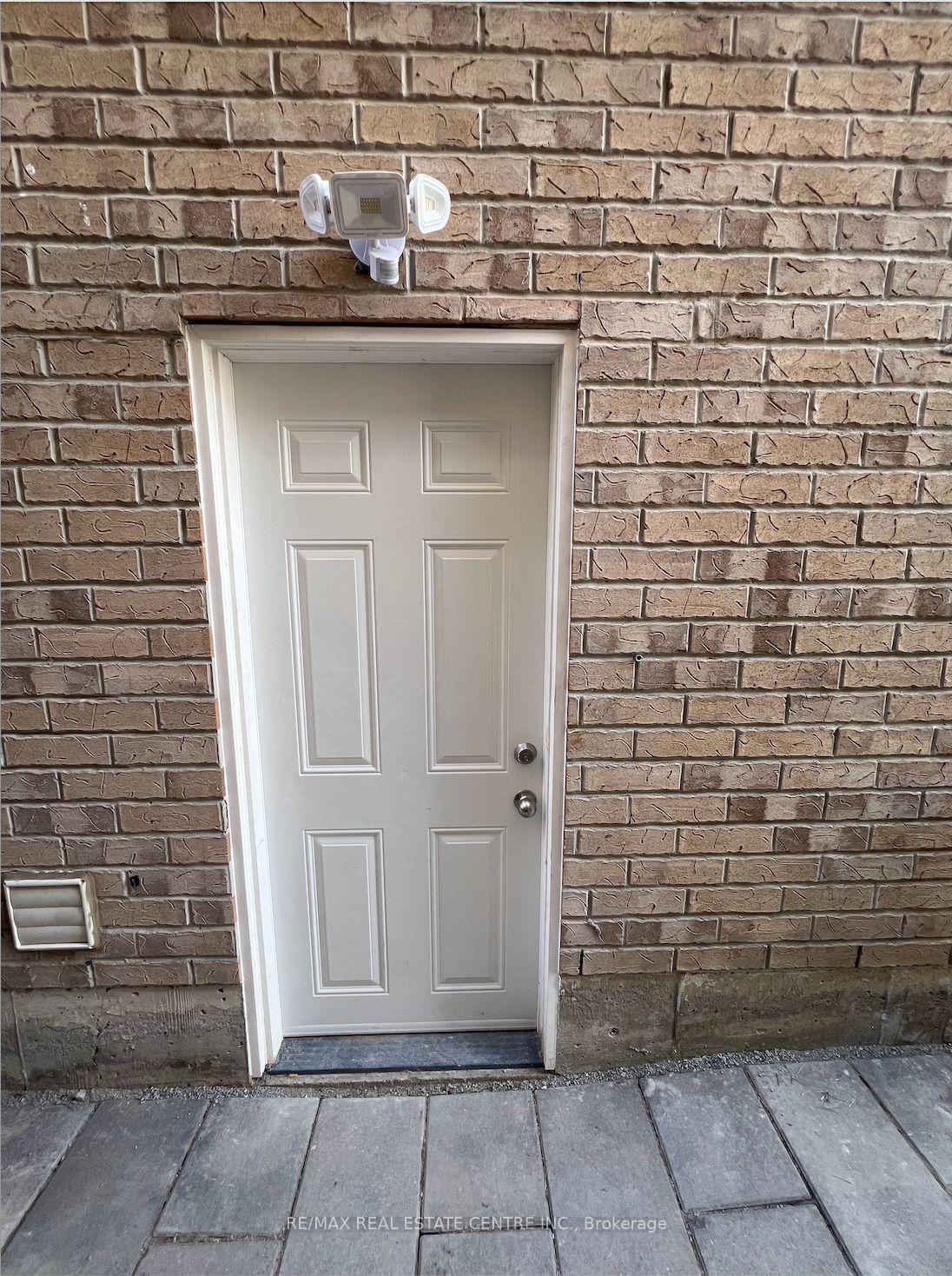 Photo 11 of Unit Unit A, 54 Mediterranean Crescent, Brampton, Bram West — HOMEH