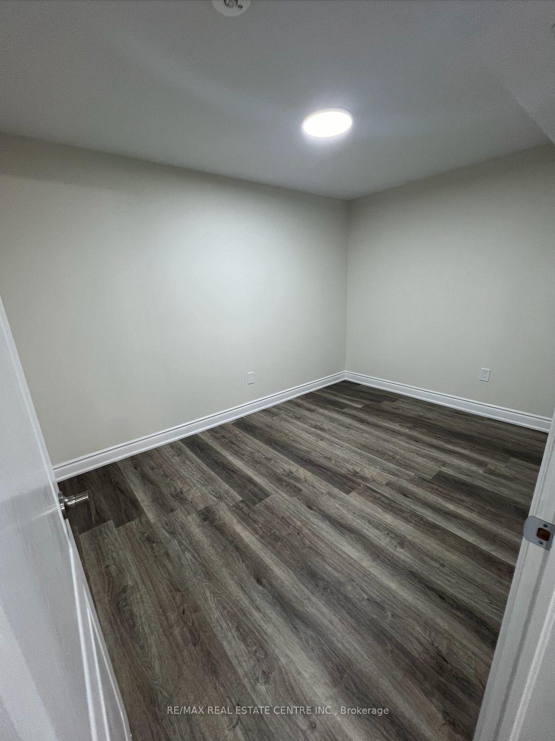 Photo 5 of Unit Unit B, 54 Mediterranean Crescent, Brampton, Bram West — HOMEH