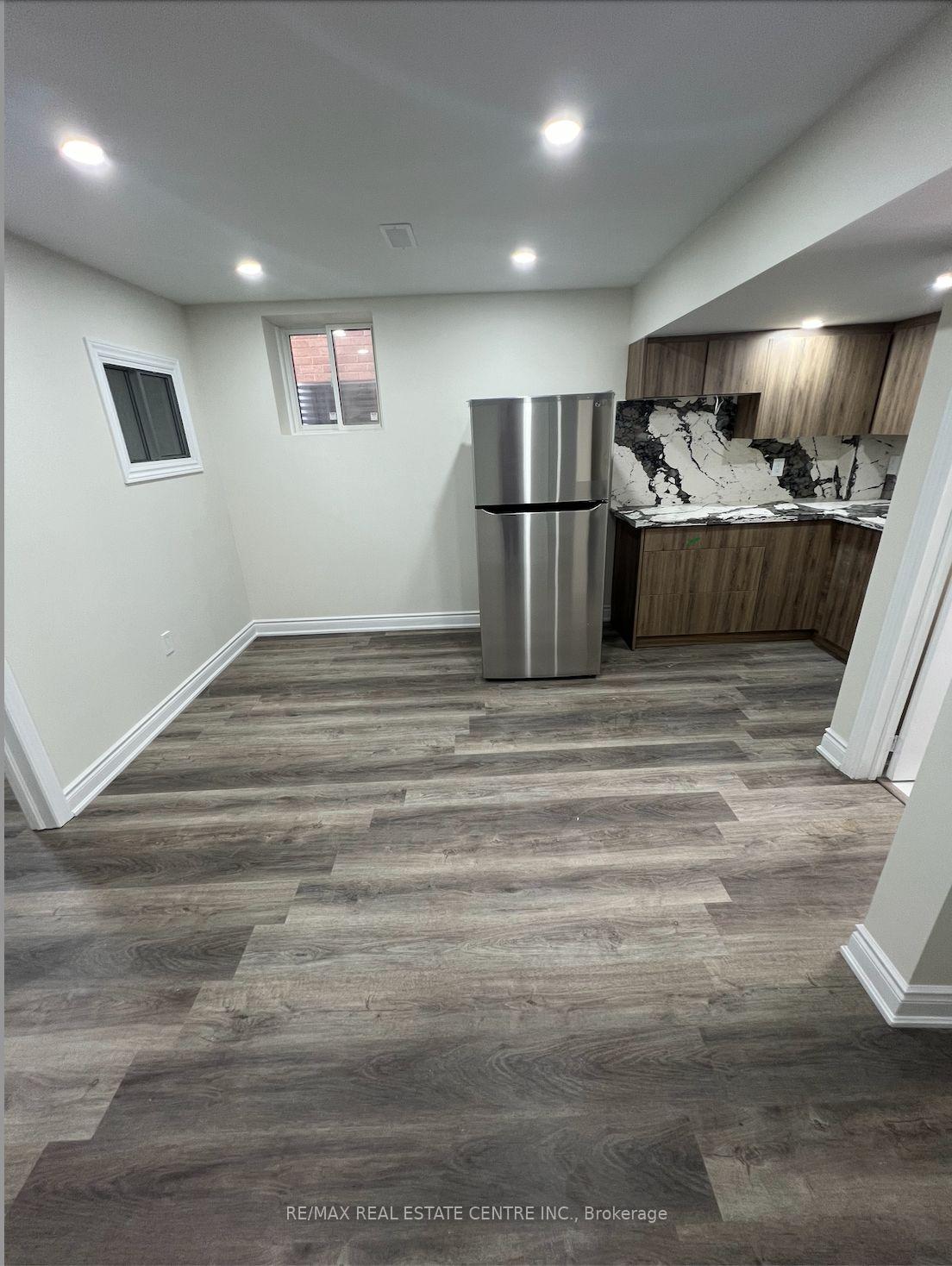 Photo 6 of Unit Unit B, 54 Mediterranean Crescent, Brampton, Bram West — HOMEH