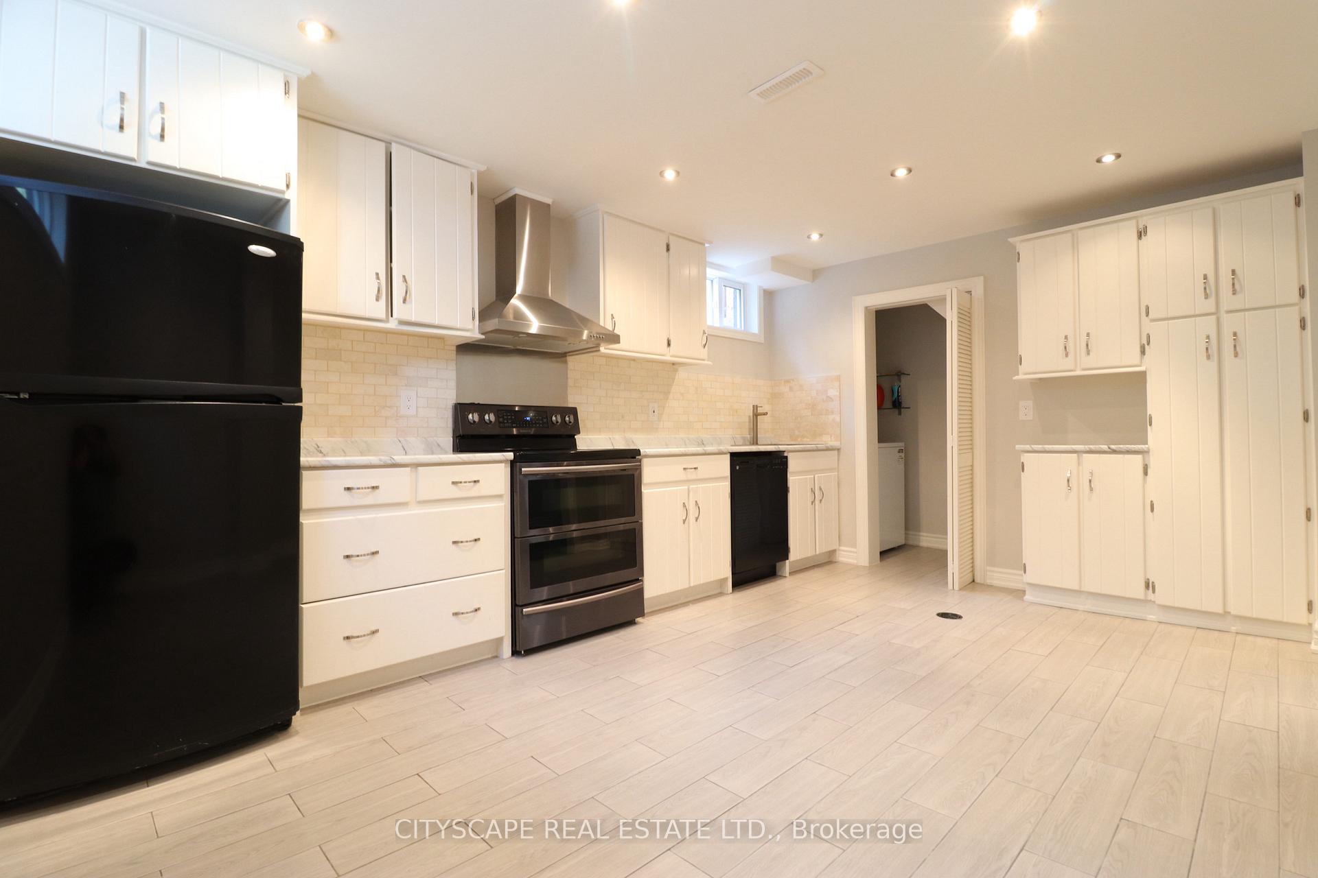 Photo 2 of Unit bsmt, 2158 Truscott Drive, Mississauga, Southdown — HOMEH