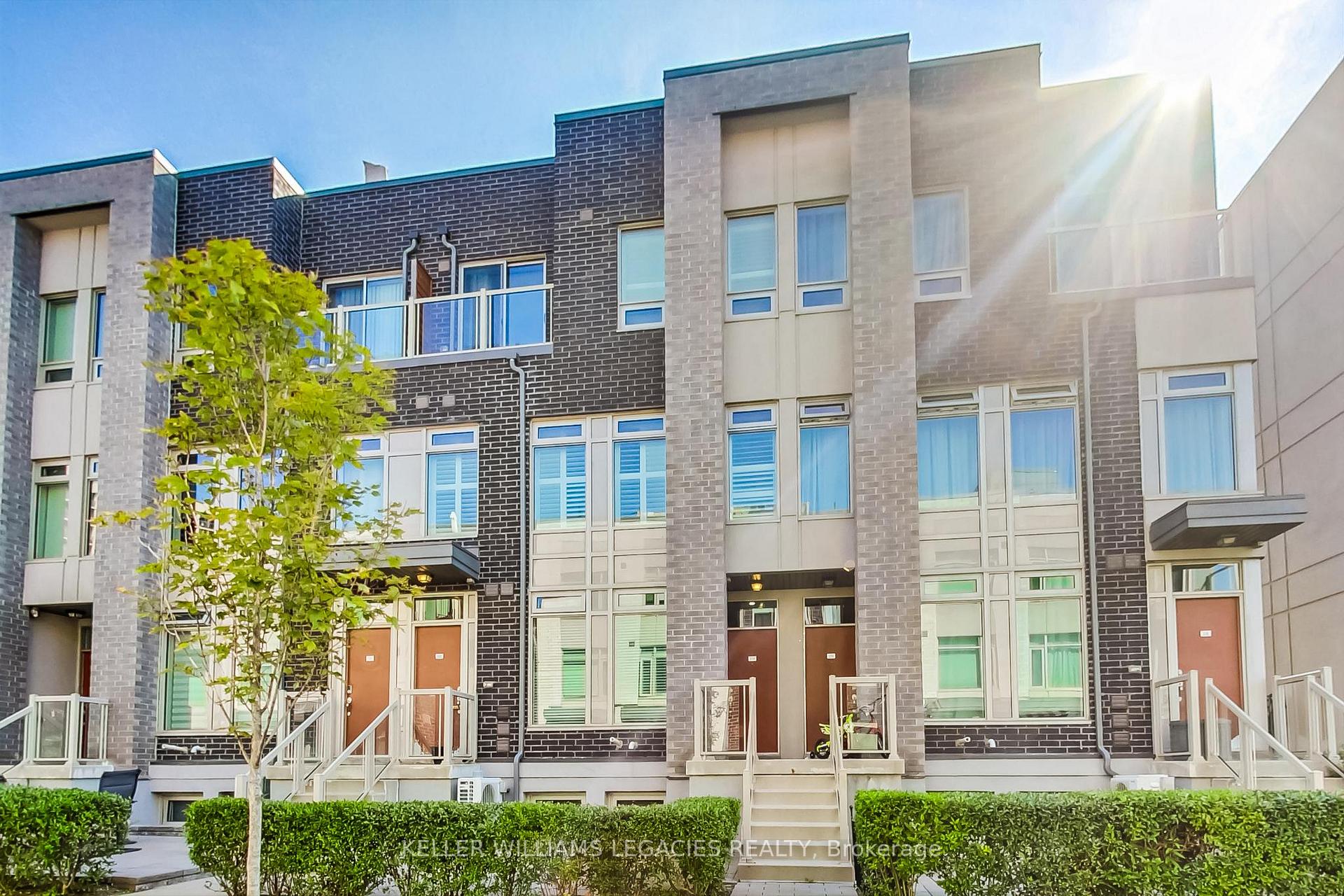 Front of Unit 254, 27 Applewood Lane
