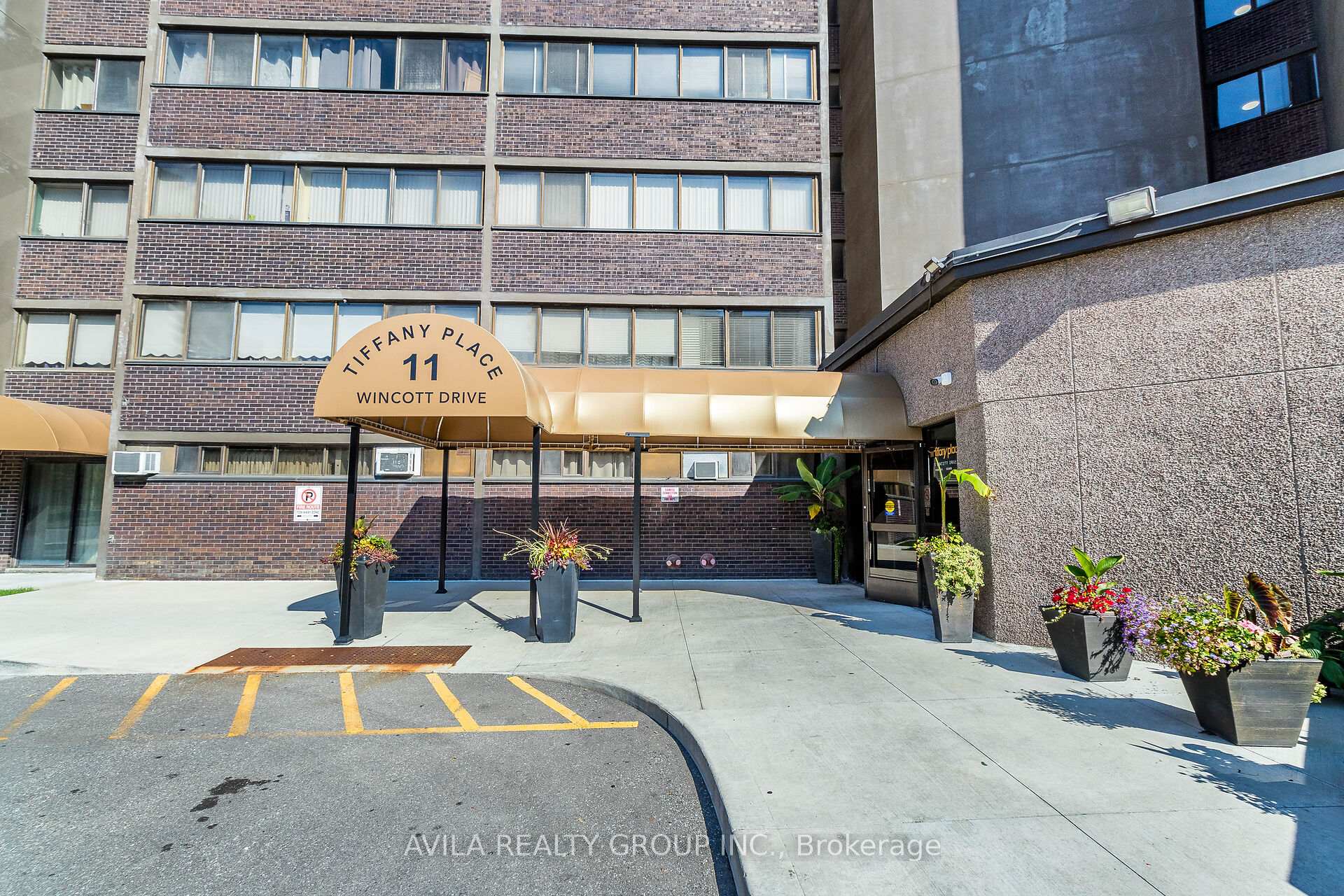 Photo 1 of Unit 815, 11 Wincott Drive, Etobicoke, Kingsview Village-The Westway — HOMEH