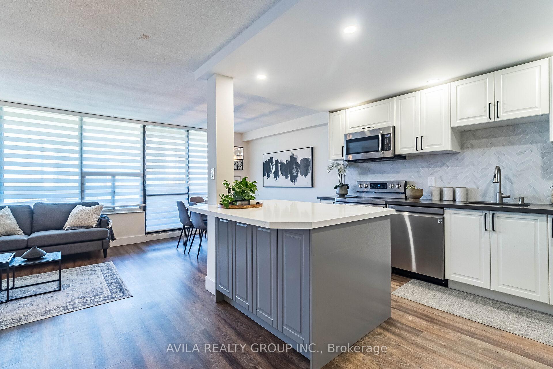 Photo 4 of Unit 815, 11 Wincott Drive, Etobicoke, Kingsview Village-The Westway — HOMEH