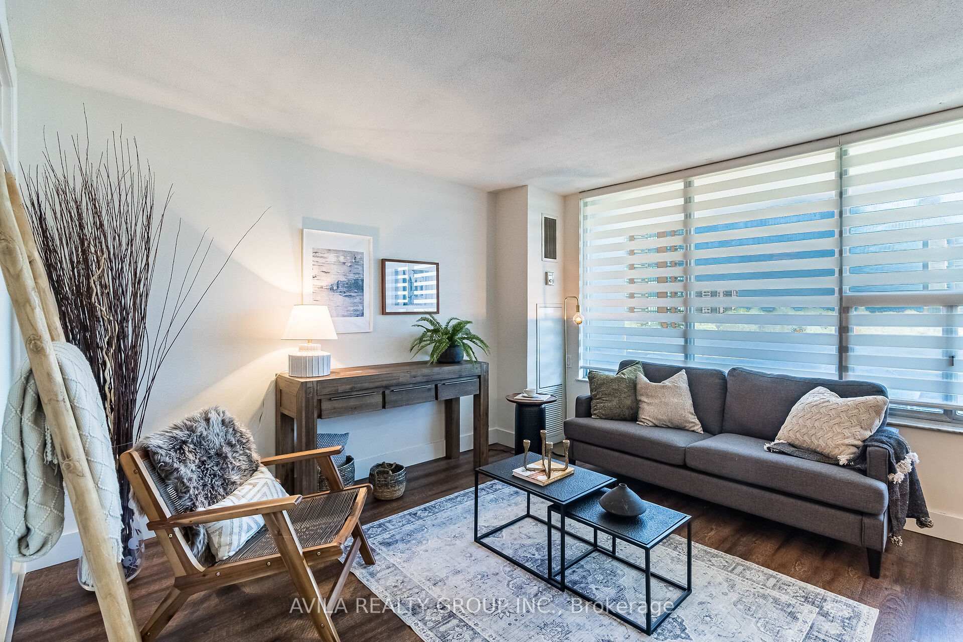 Photo 6 of Unit 815, 11 Wincott Drive, Etobicoke, Kingsview Village-The Westway — HOMEH