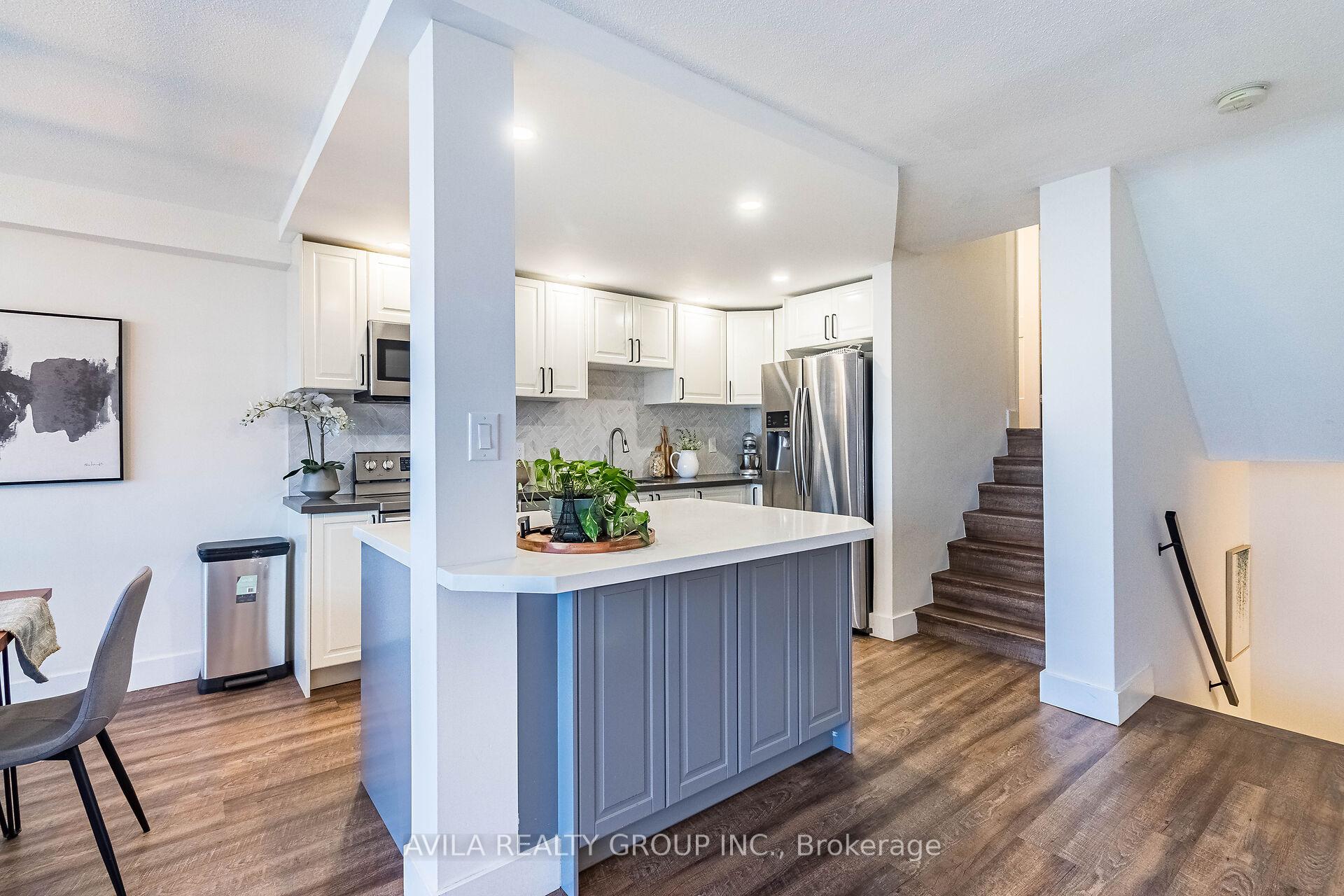 Photo 7 of Unit 815, 11 Wincott Drive, Etobicoke, Kingsview Village-The Westway — HOMEH