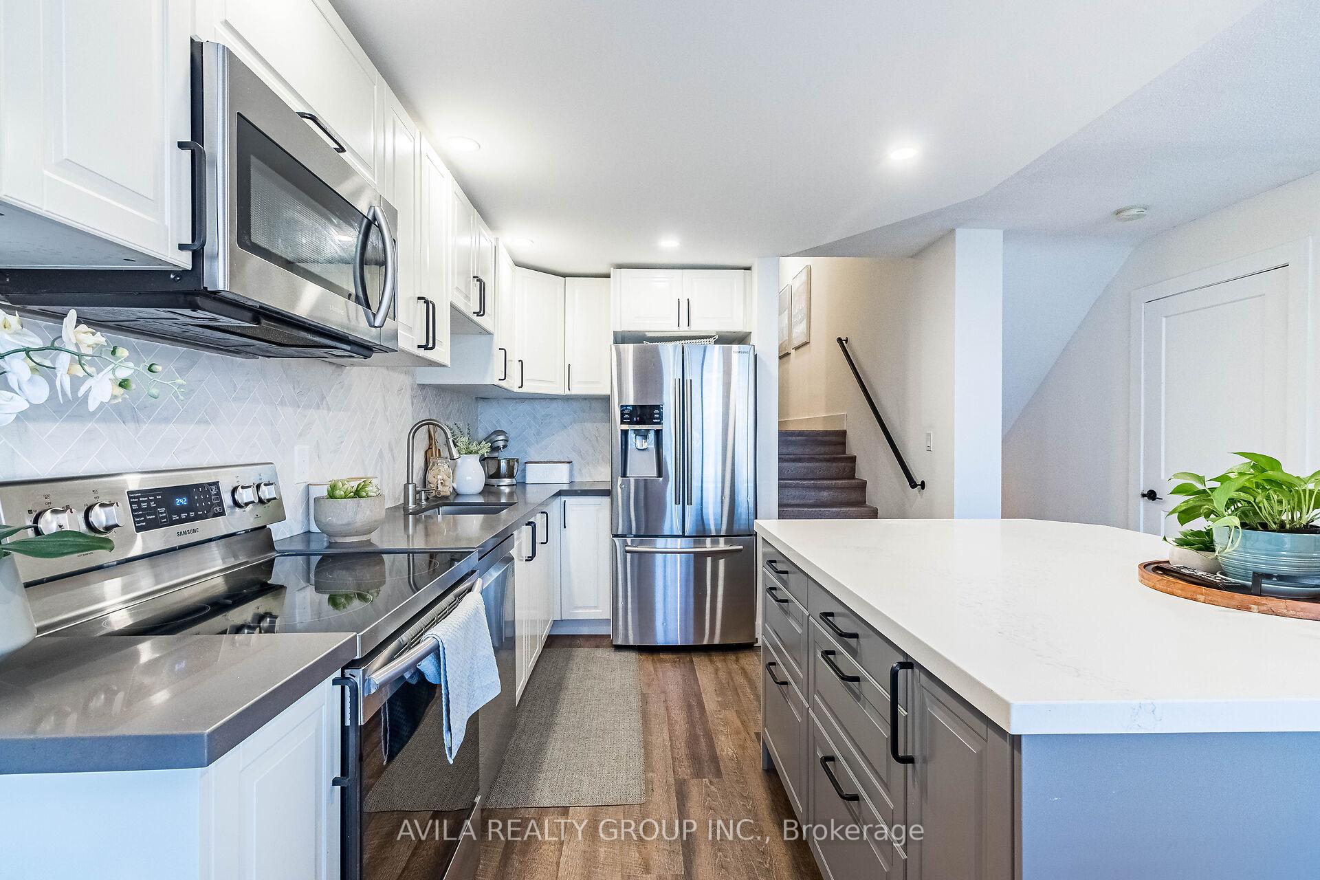 Photo 8 of Unit 815, 11 Wincott Drive, Etobicoke, Kingsview Village-The Westway — HOMEH