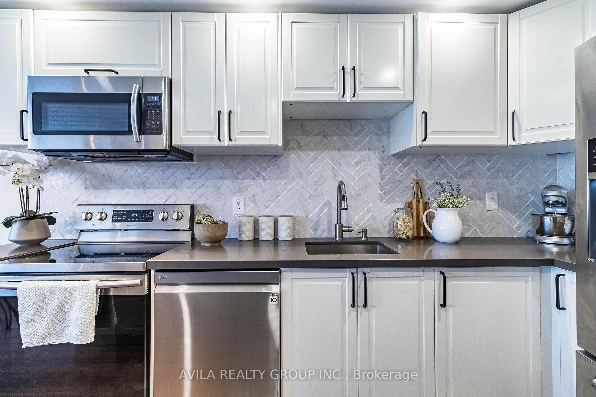 Photo 10 of Unit 815, 11 Wincott Drive, Etobicoke, Kingsview Village-The Westway — HOMEH