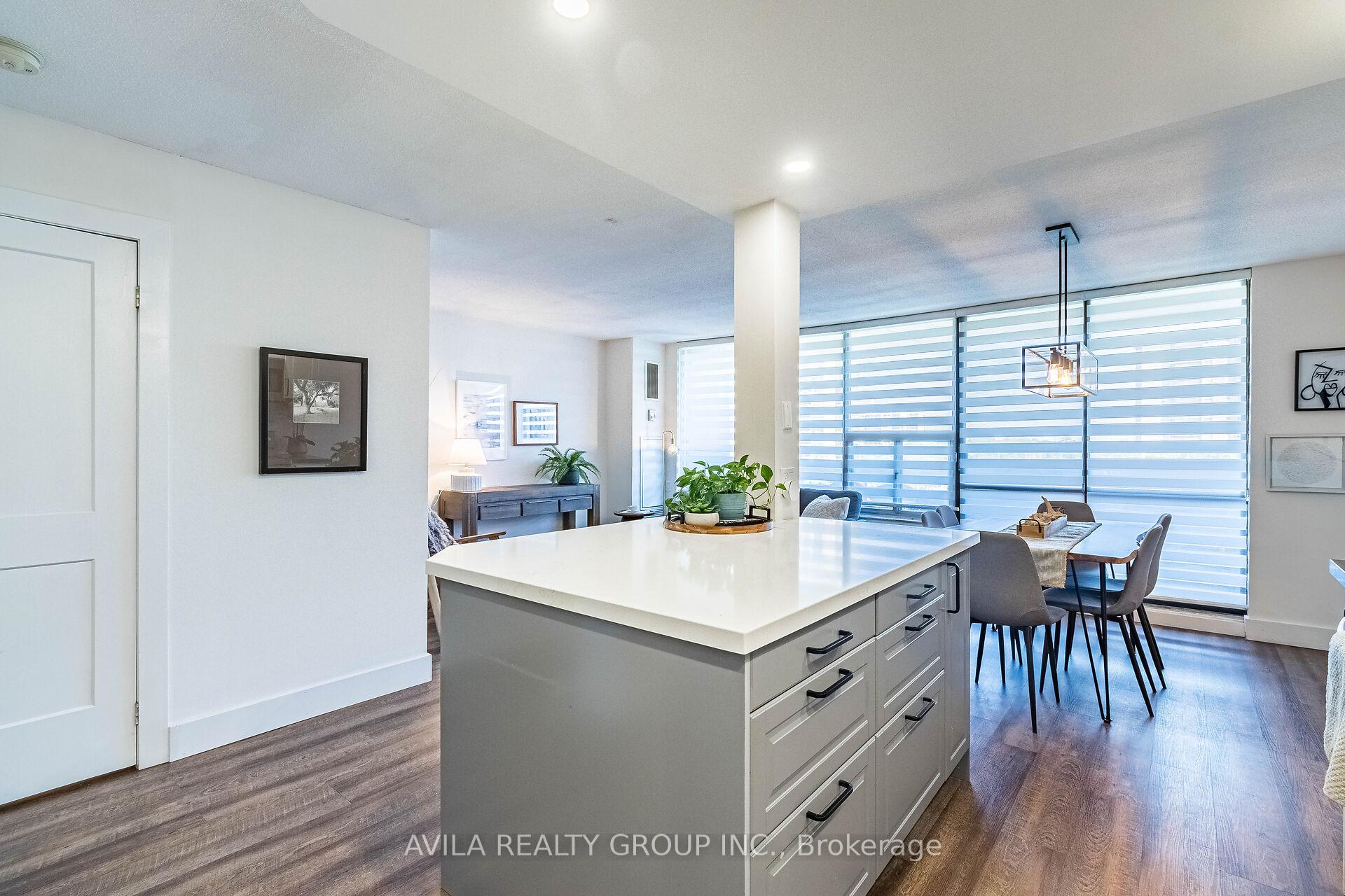 Photo 12 of Unit 815, 11 Wincott Drive, Etobicoke, Kingsview Village-The Westway — HOMEH