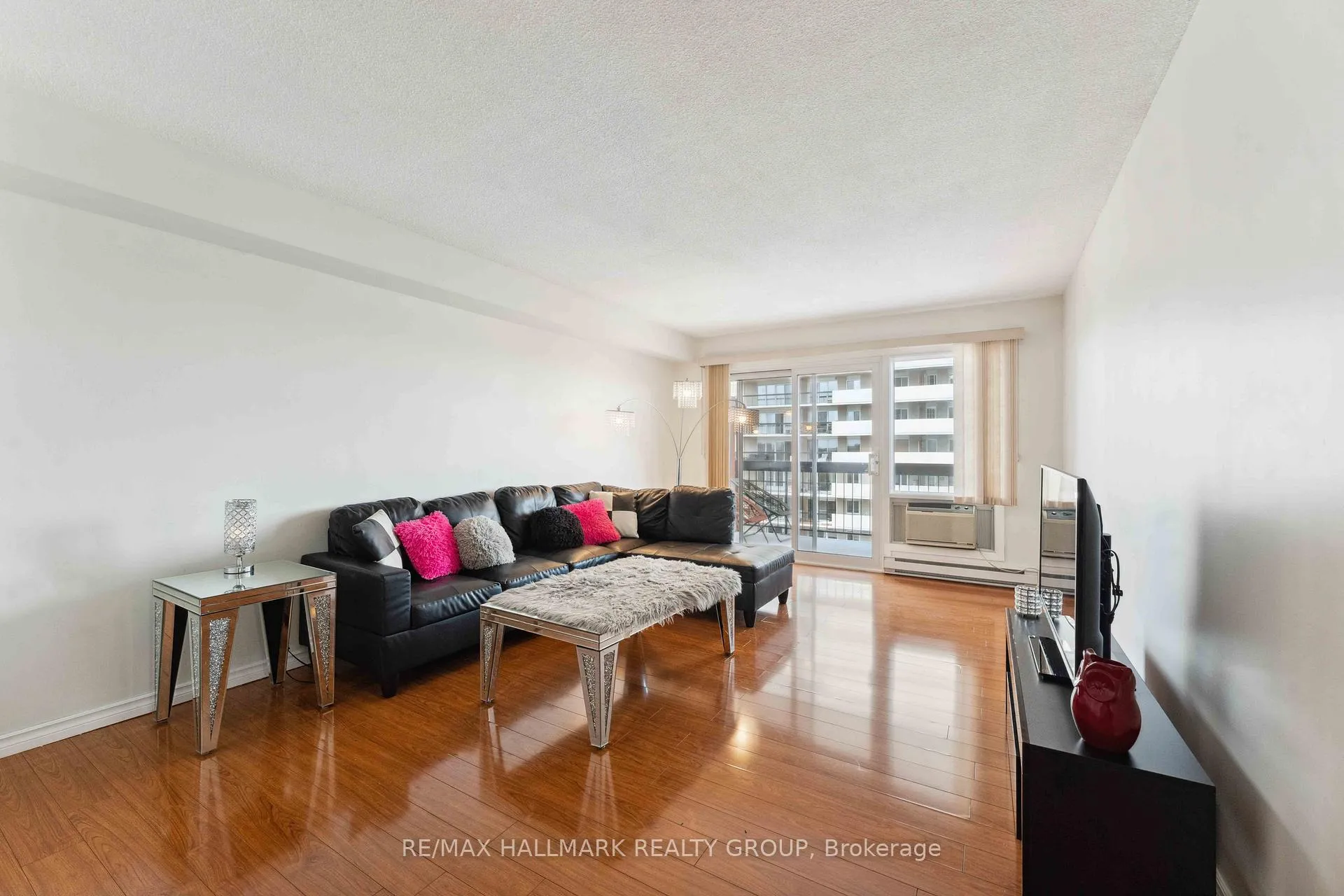 Photo 8 of 158c Mcarthur Avenue S, Ottawa, Vanier — HOMEH