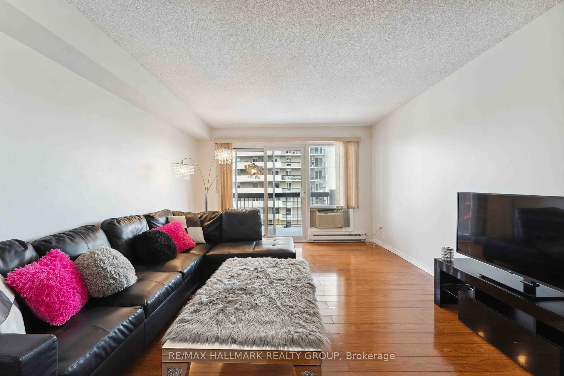 Photo 9 of 158c Mcarthur Avenue S, Ottawa, Vanier — HOMEH