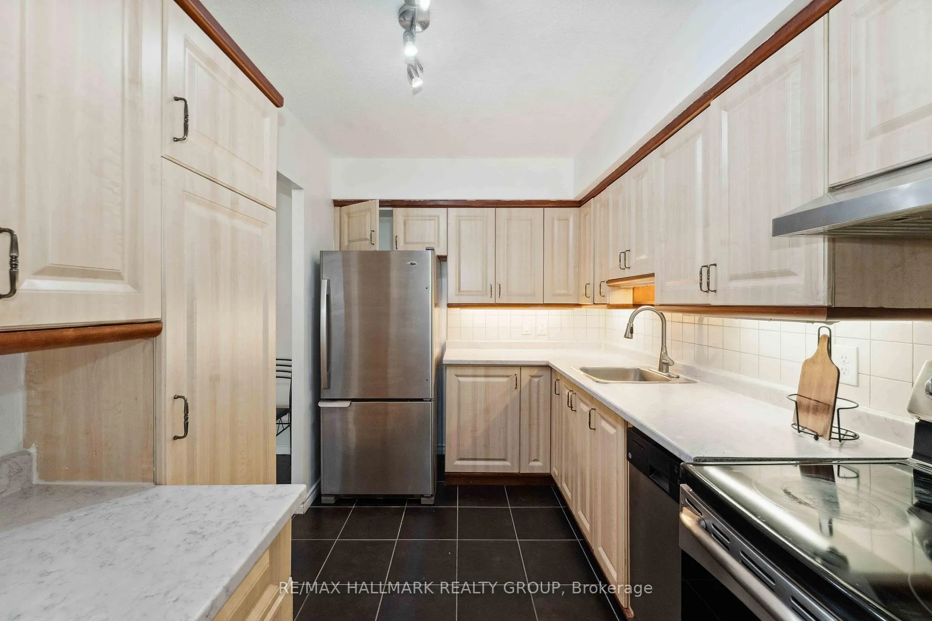 Photo 12 of 158c Mcarthur Avenue S, Ottawa, Vanier — HOMEH