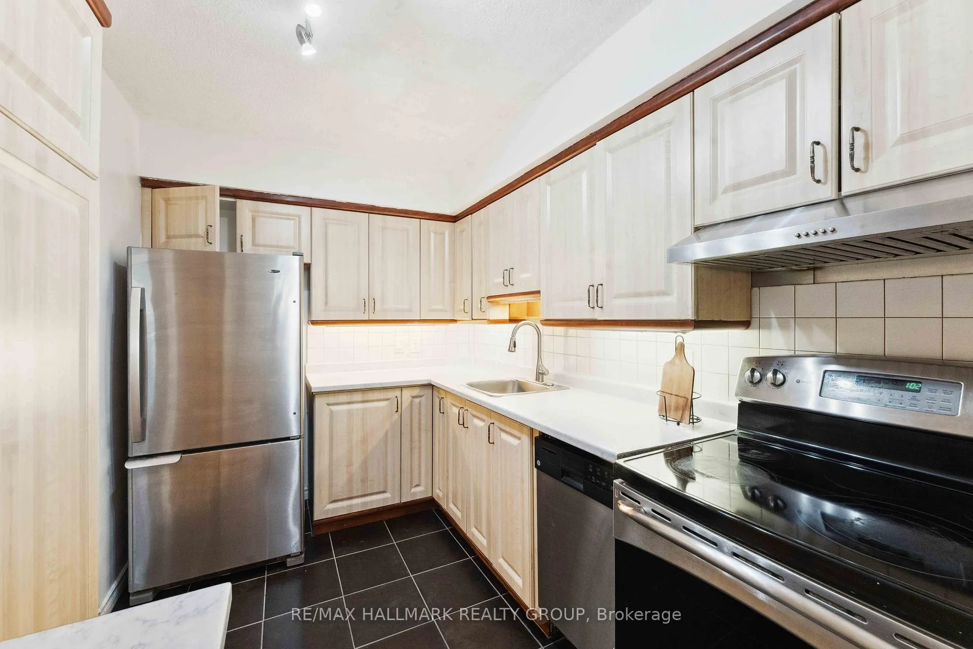 Photo 13 of 158c Mcarthur Avenue S, Ottawa, Vanier — HOMEH
