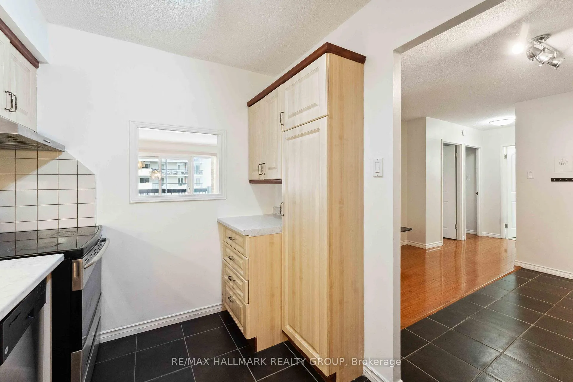 Photo 16 of 158c Mcarthur Avenue S, Ottawa, Vanier — HOMEH