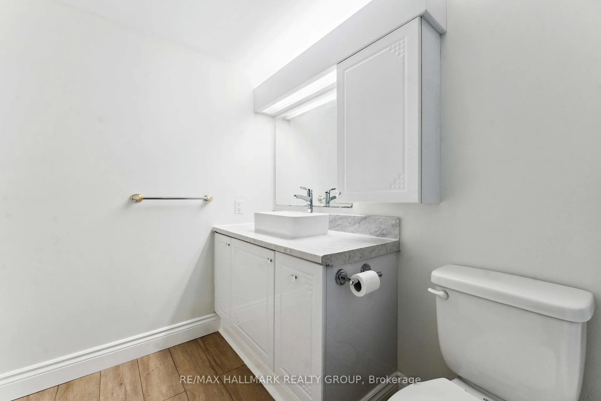 Photo 19 of 158c Mcarthur Avenue S, Ottawa, Vanier — HOMEH