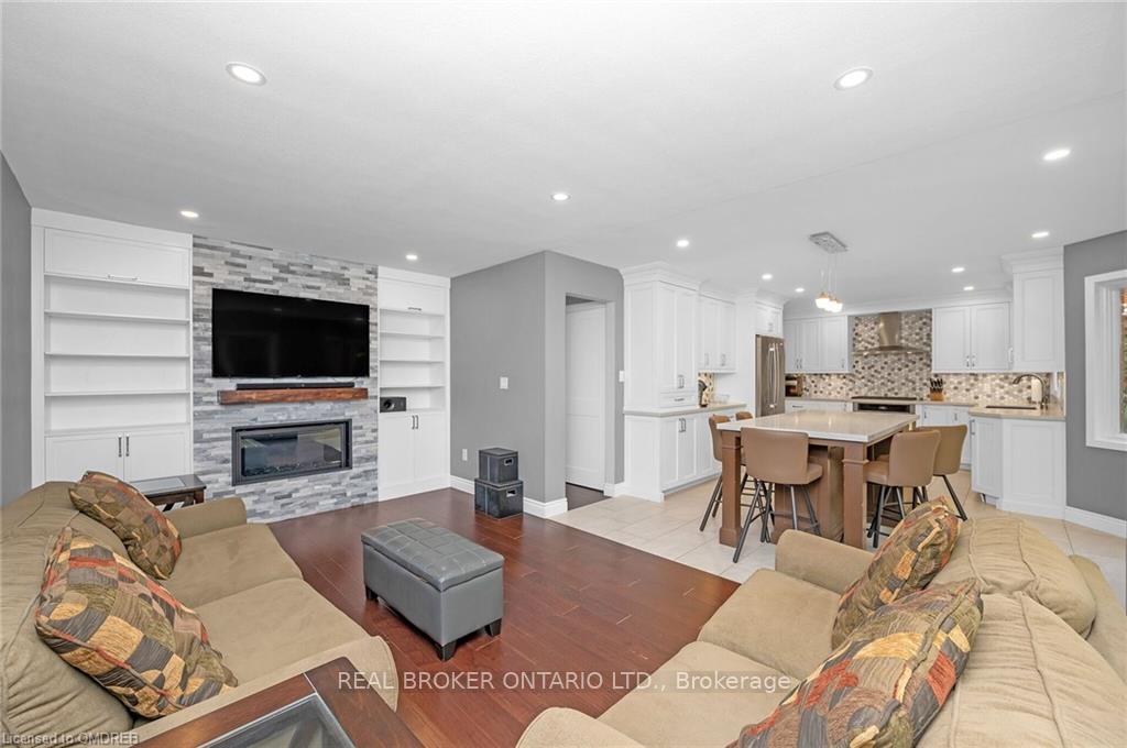 Photo 12 of 4184 Bianca Forest Drive, Burlington, Tansley — HOMEH
