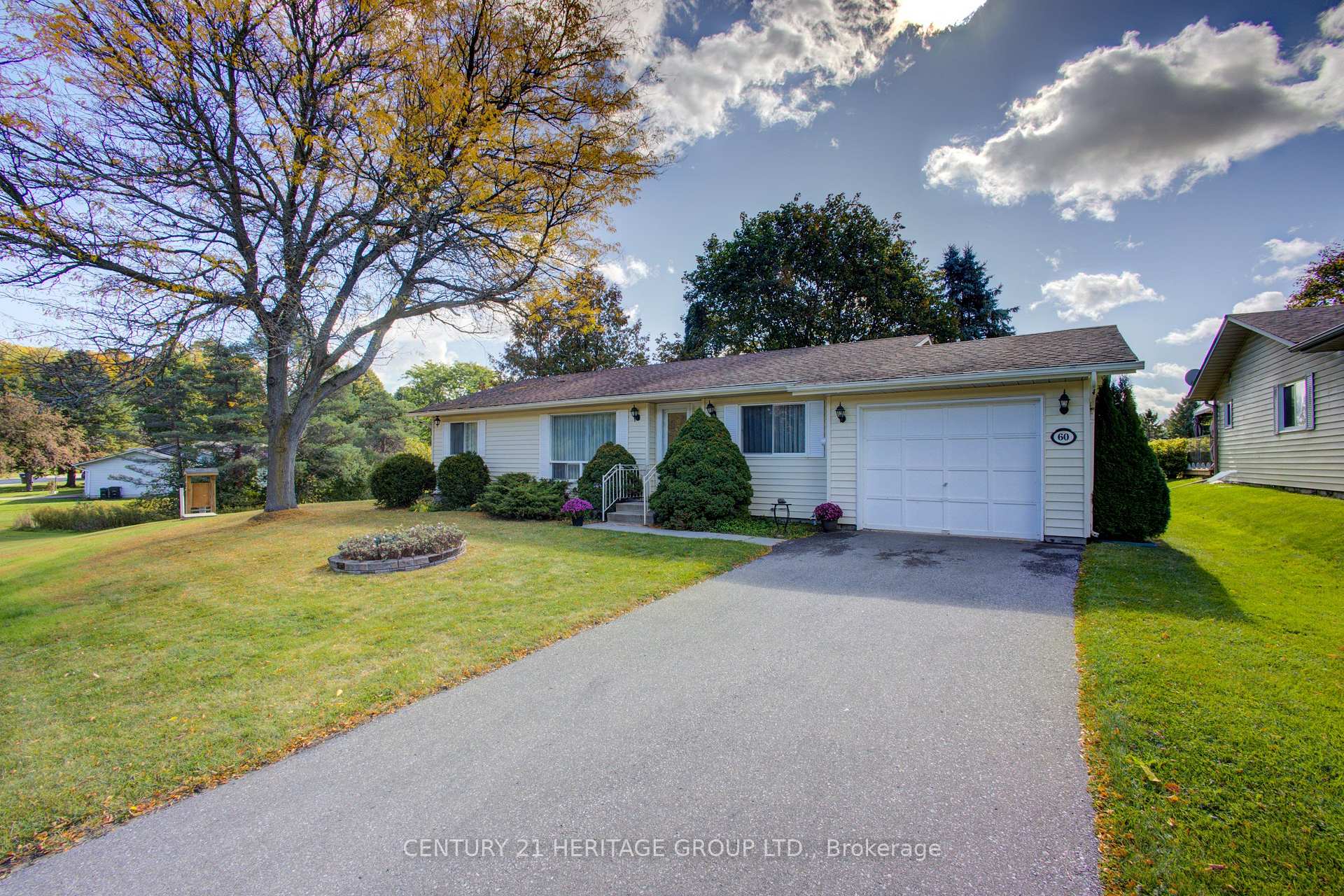 Photo 2 of 60 Tecumseth Pines Drive, New Tecumseth, Rural New Tecumseth — HOMEH