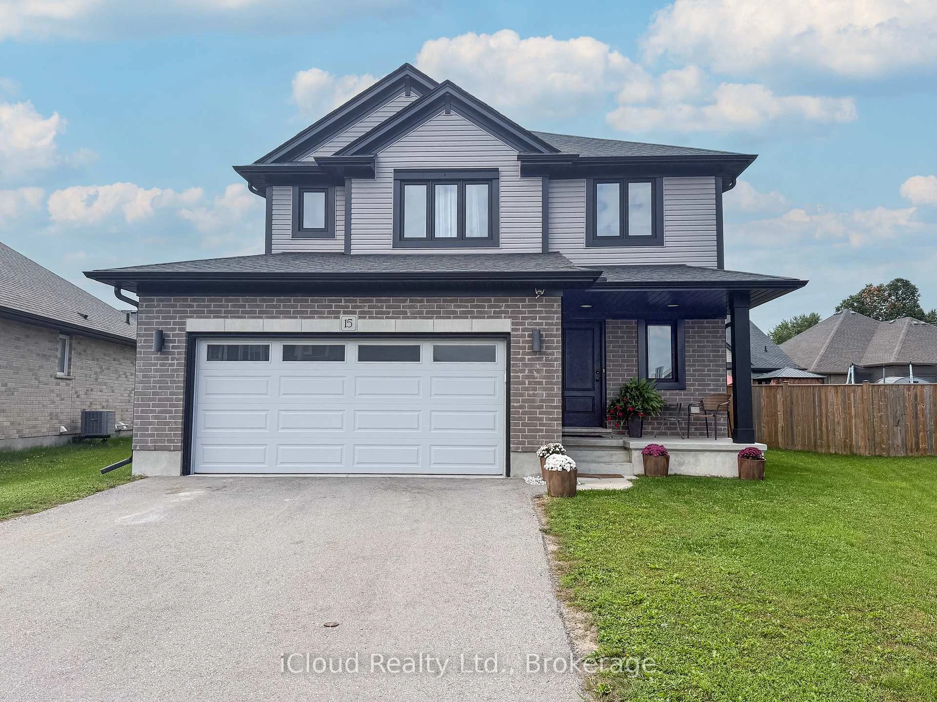 Front of 15 Curren Crescent