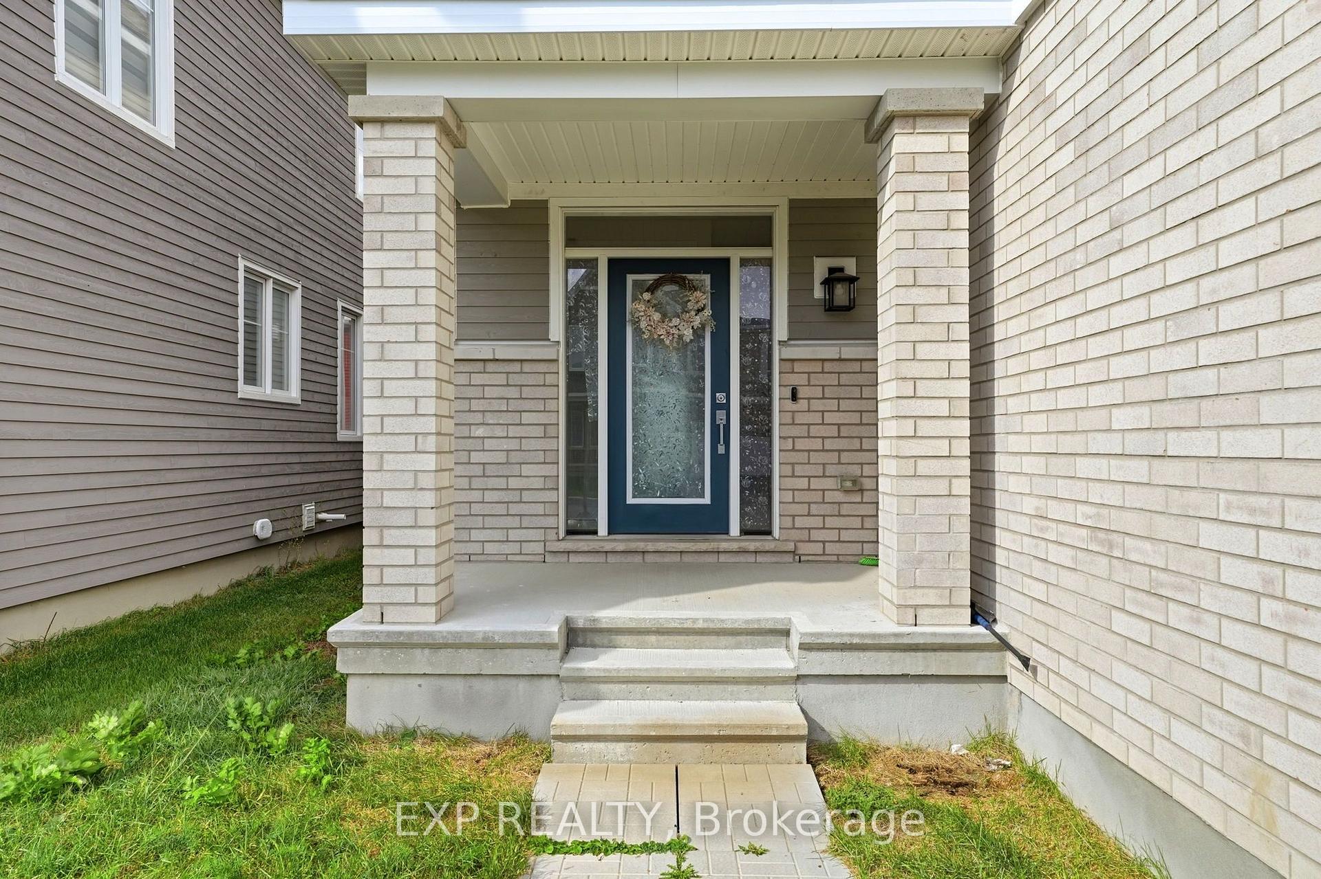 Photo 2 of 104 Hackamore Crescent, Ottawa, Richmond — HOMEH