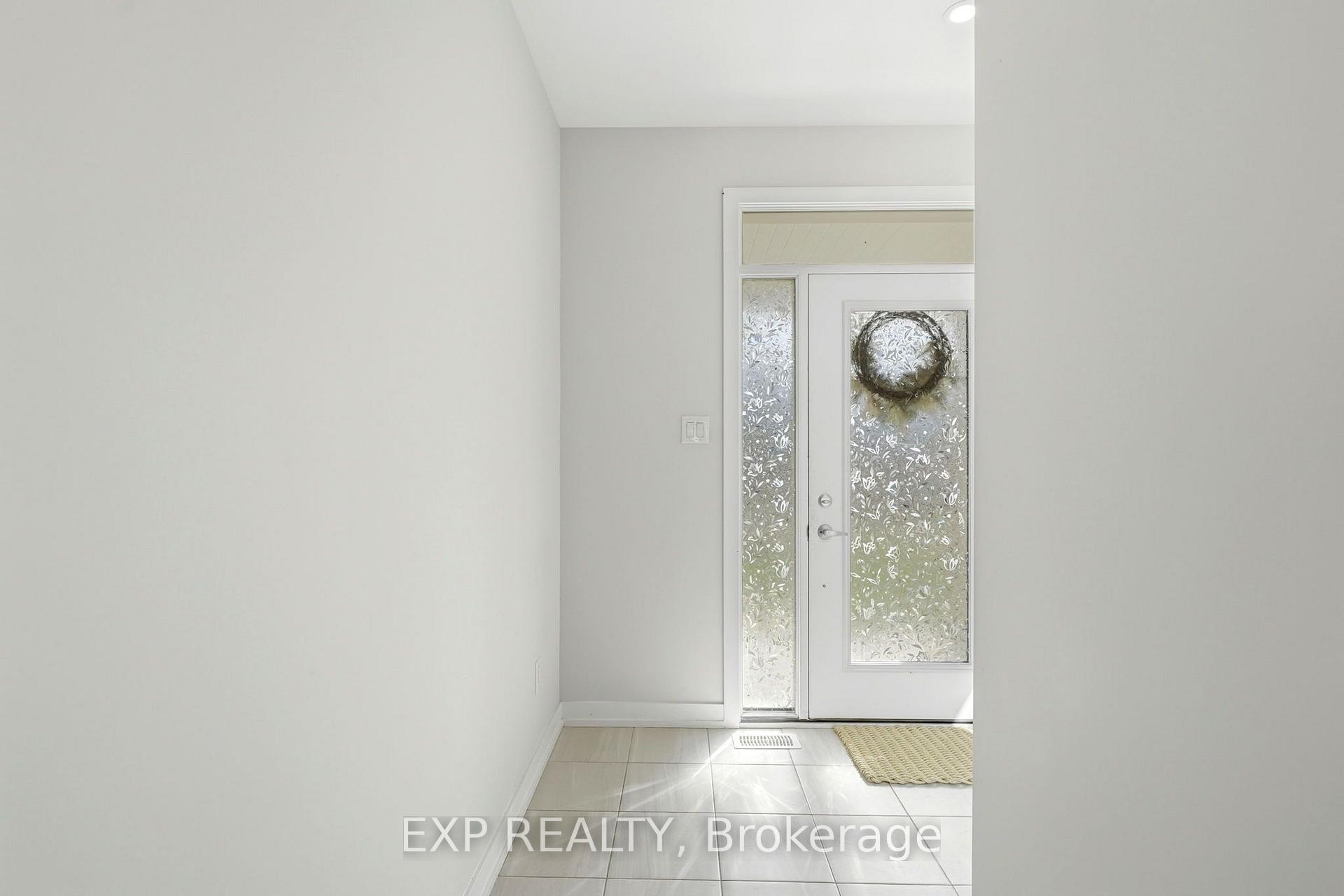 Photo 3 of 104 Hackamore Crescent, Ottawa, Richmond — HOMEH