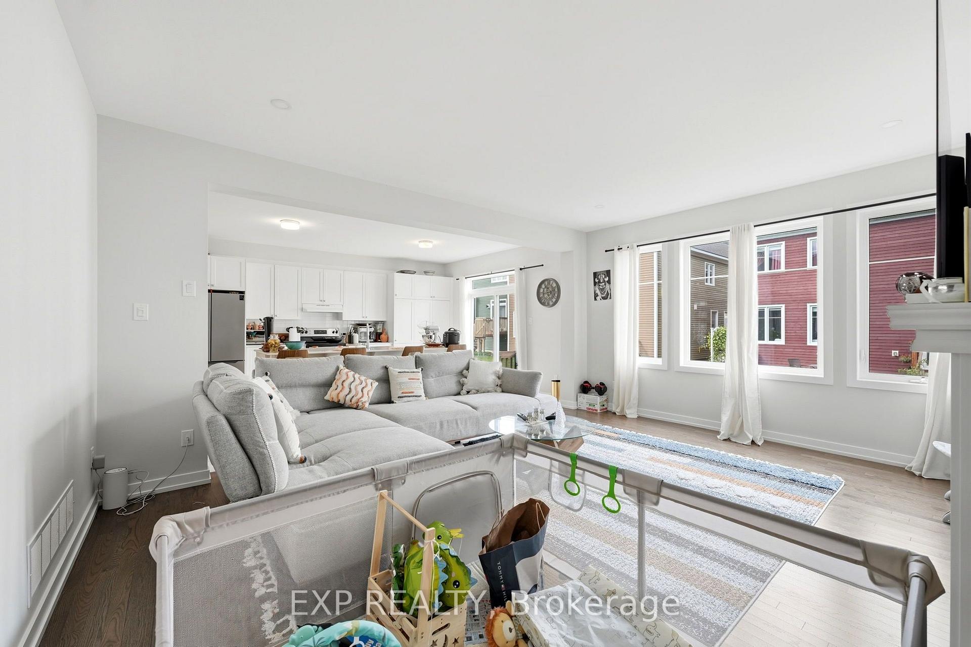 Photo 6 of 104 Hackamore Crescent, Ottawa, Richmond — HOMEH