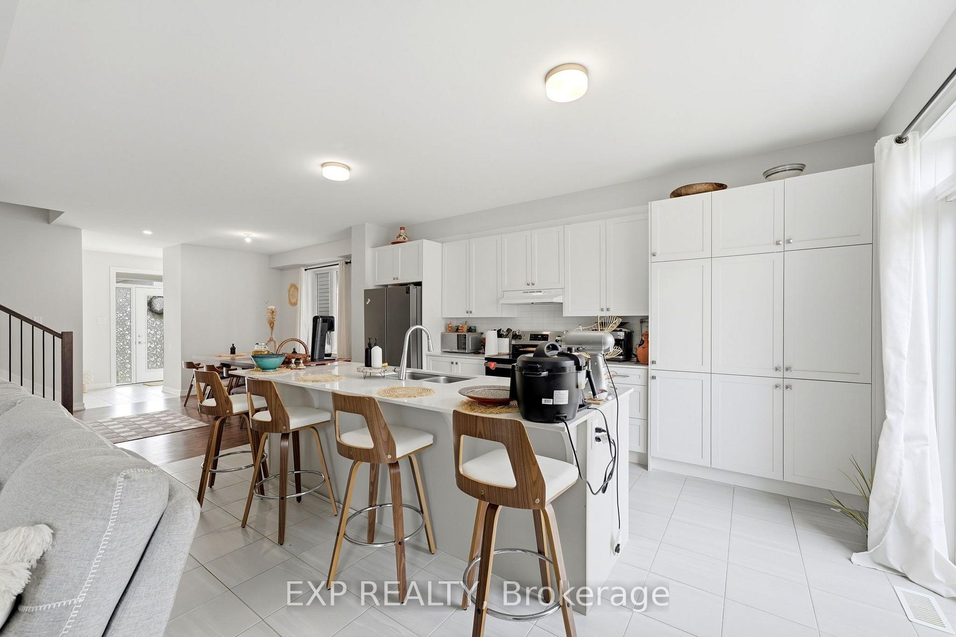 Photo 7 of 104 Hackamore Crescent, Ottawa, Richmond — HOMEH