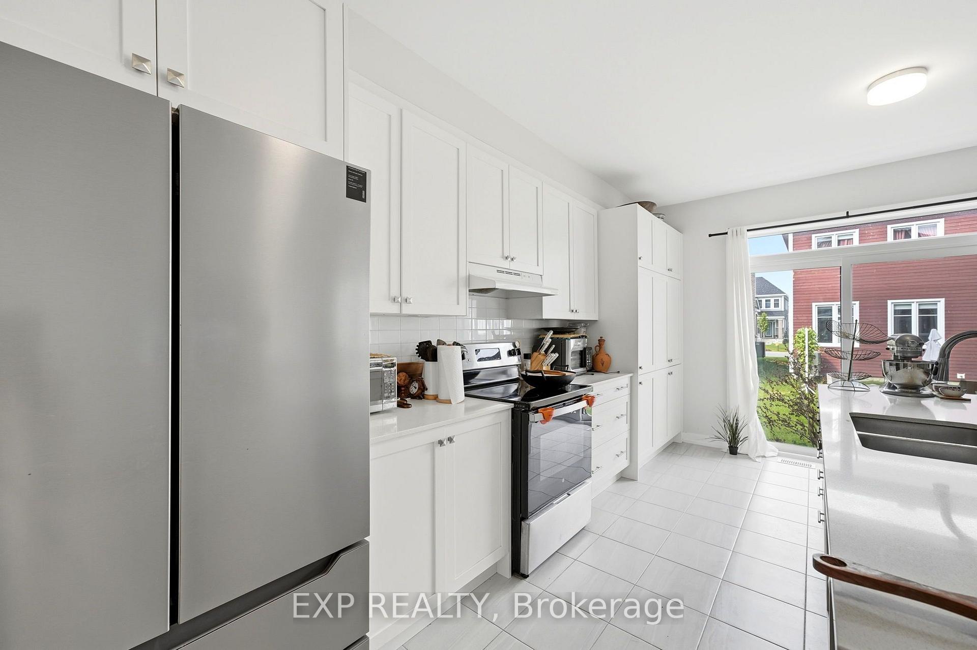 Photo 9 of 104 Hackamore Crescent, Ottawa, Richmond — HOMEH