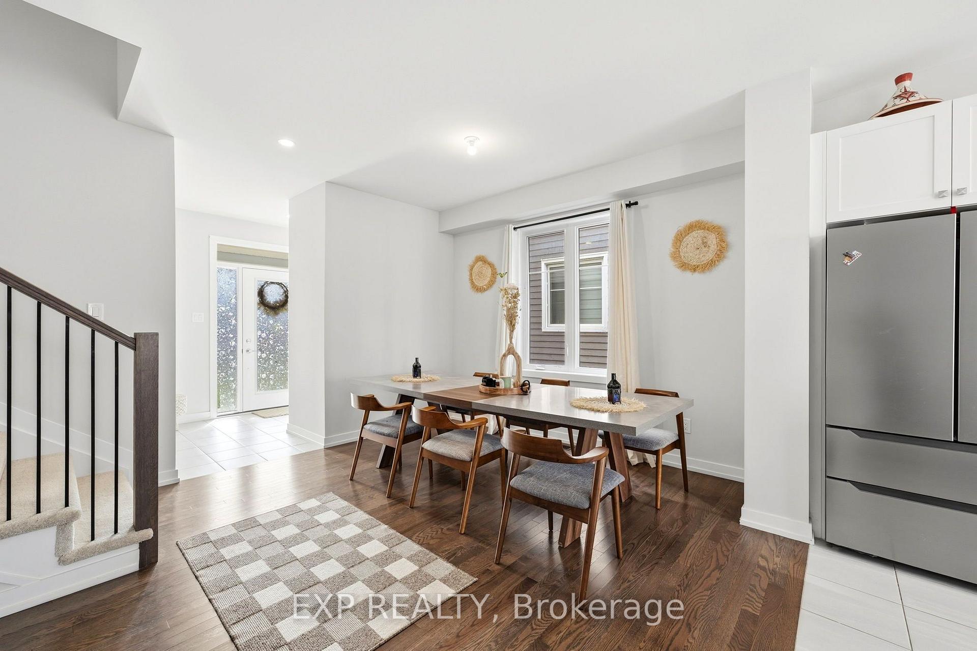 Photo 11 of 104 Hackamore Crescent, Ottawa, Richmond — HOMEH