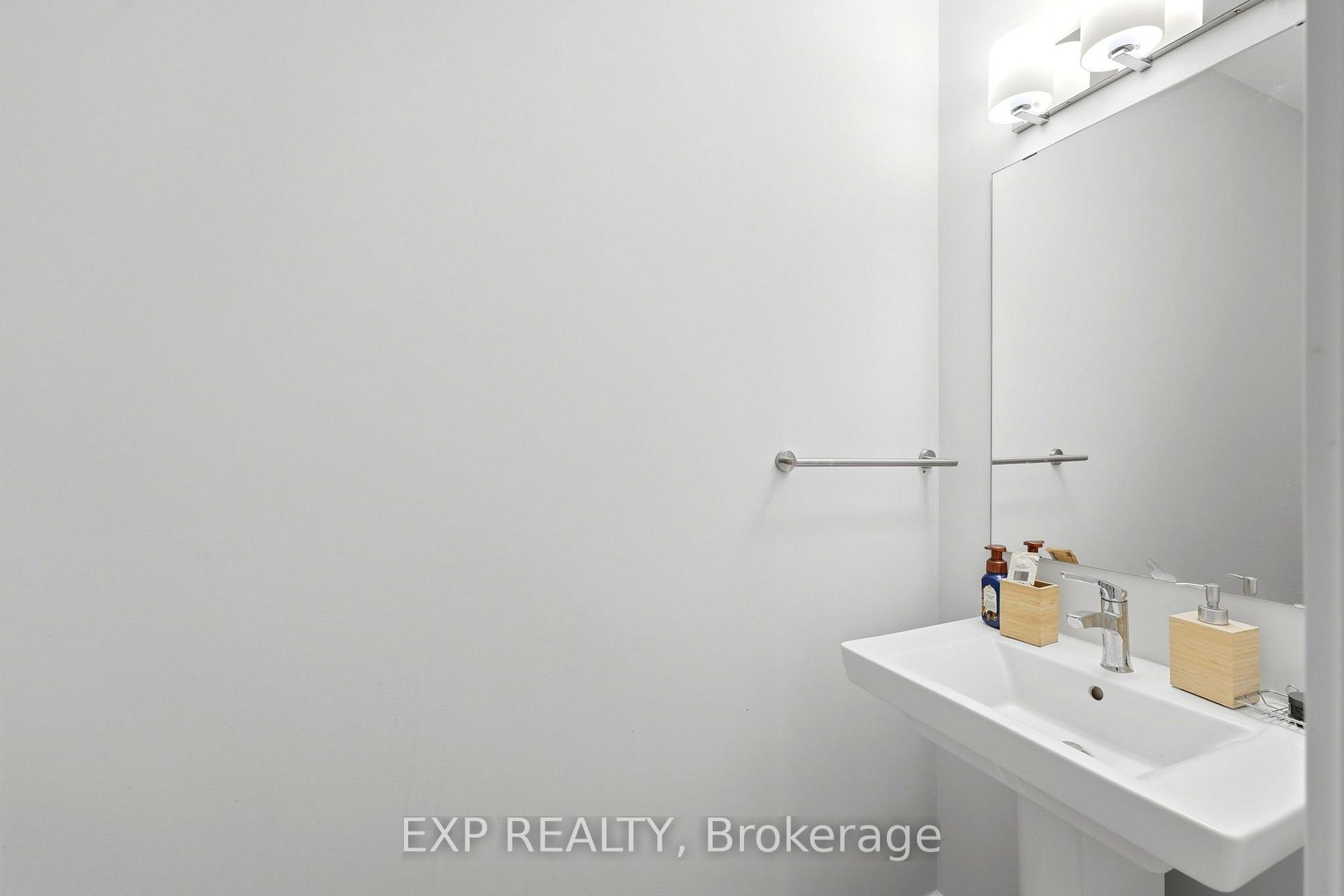 Photo 12 of 104 Hackamore Crescent, Ottawa, Richmond — HOMEH